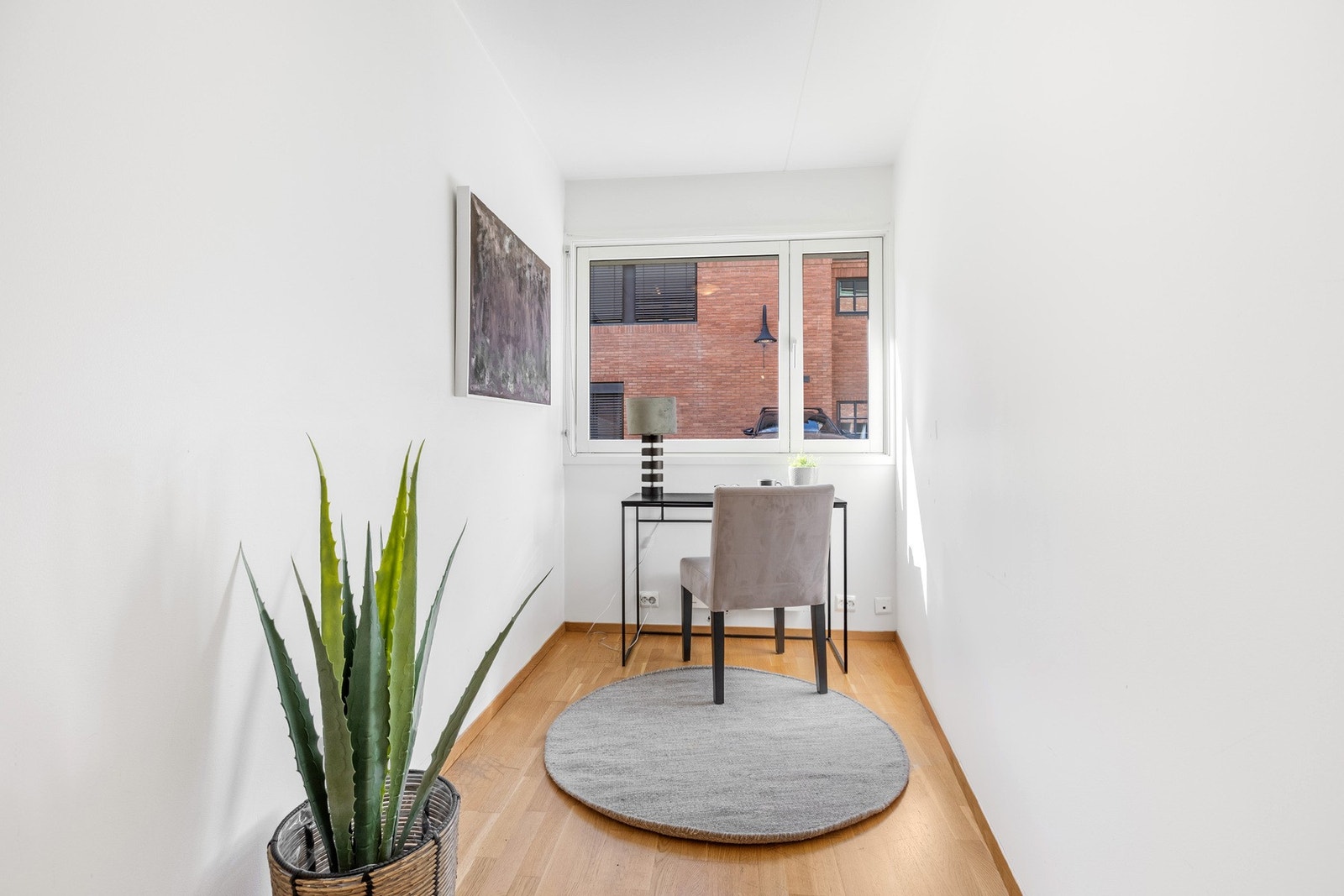 Et fleksibelt ekstra rom som her er innredet som hjemmekontor - perfekt for hjemmekontordager eller studier. Galleribilde