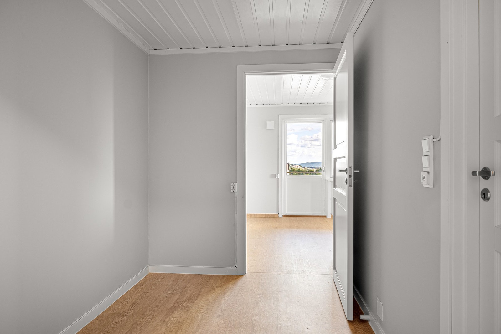Entré med plass til oppbevaring av yttertøy og sko. Galleribilde
