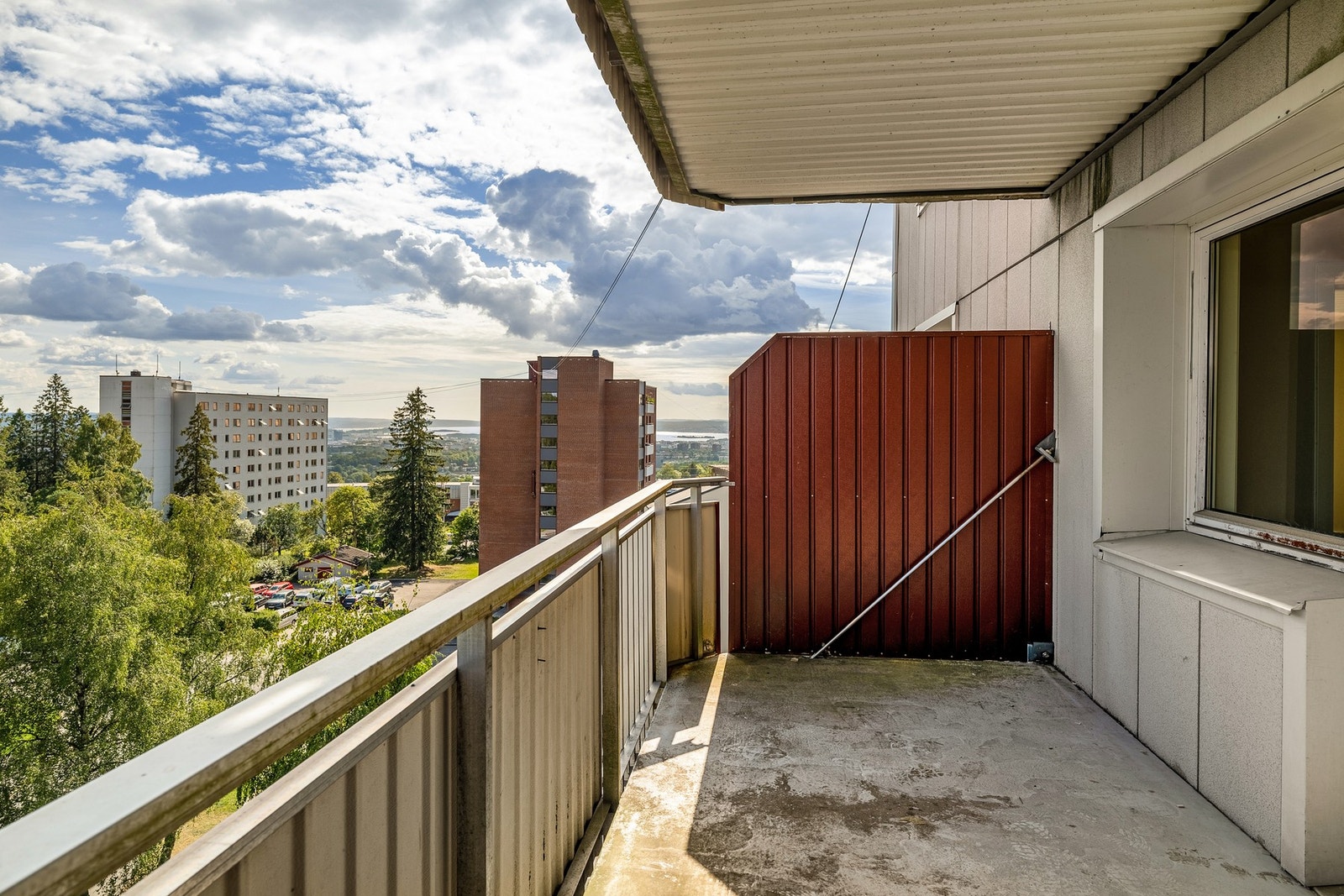 Romslig balkong med utsikt mot Oslofjorden. Galleribilde