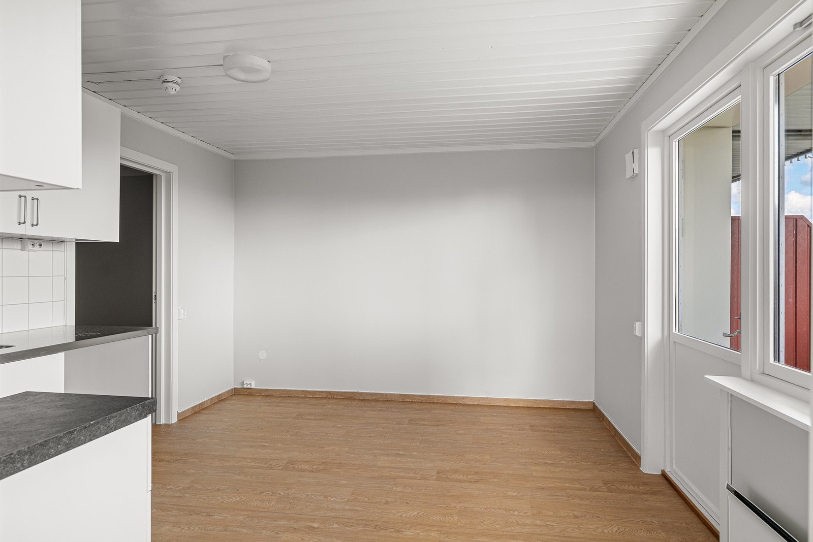 Plass til sofagruppe eller spisegruppe i kjøkken/stue Galleribilde