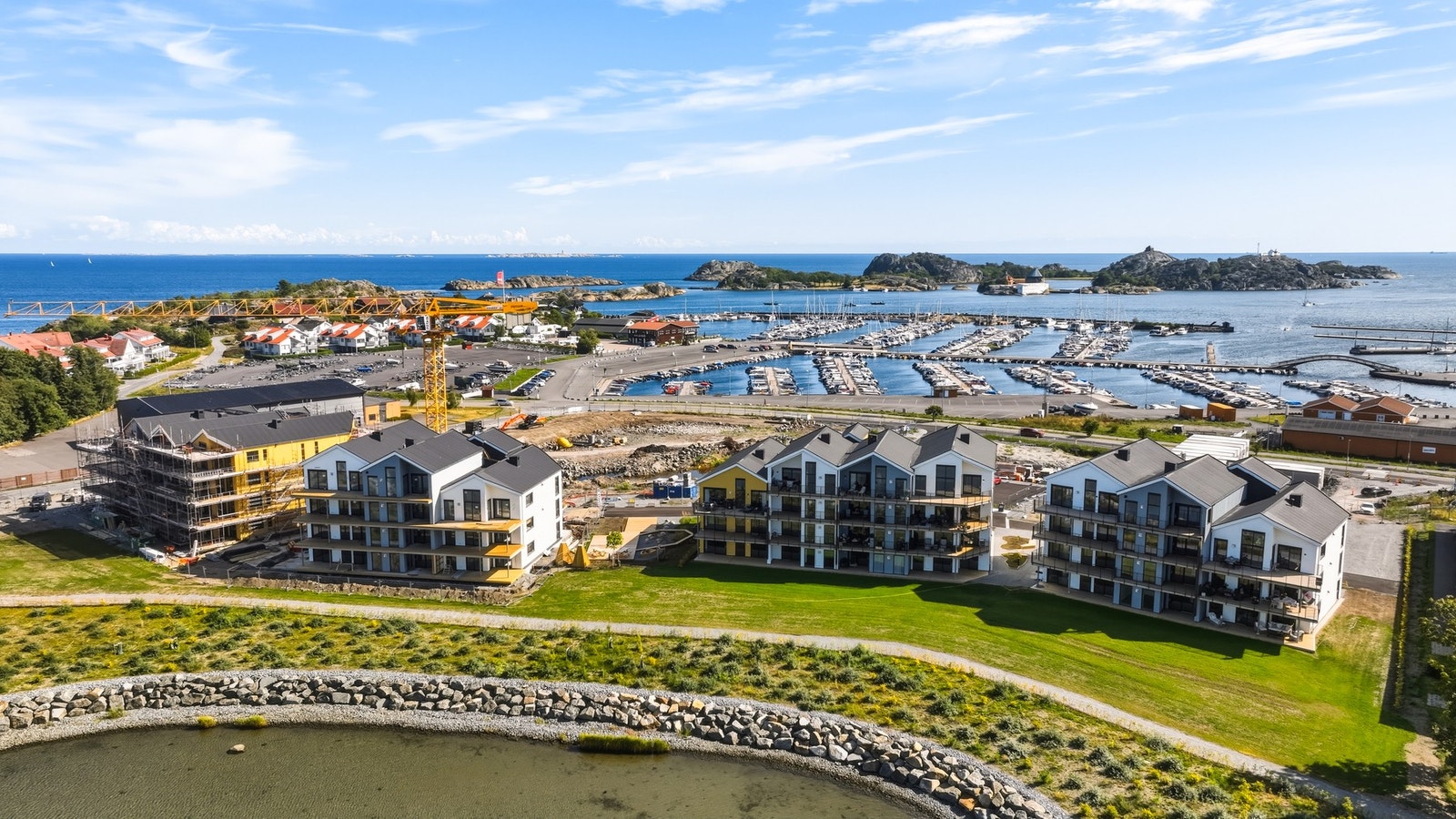 Risøyhavna har en særdeles flott beliggenhet i Stavern sentrum. Kort avstand til alt man måtte ønske. Galleribilde