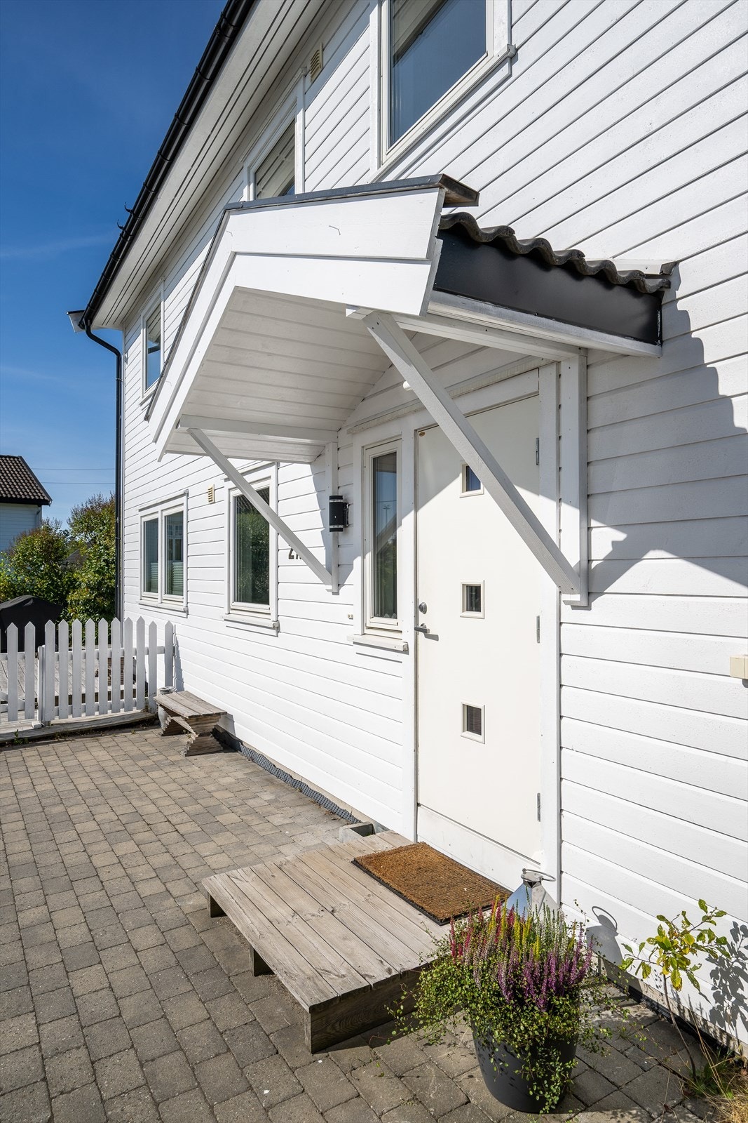 Overbygd inngangsparti. Galleribilde