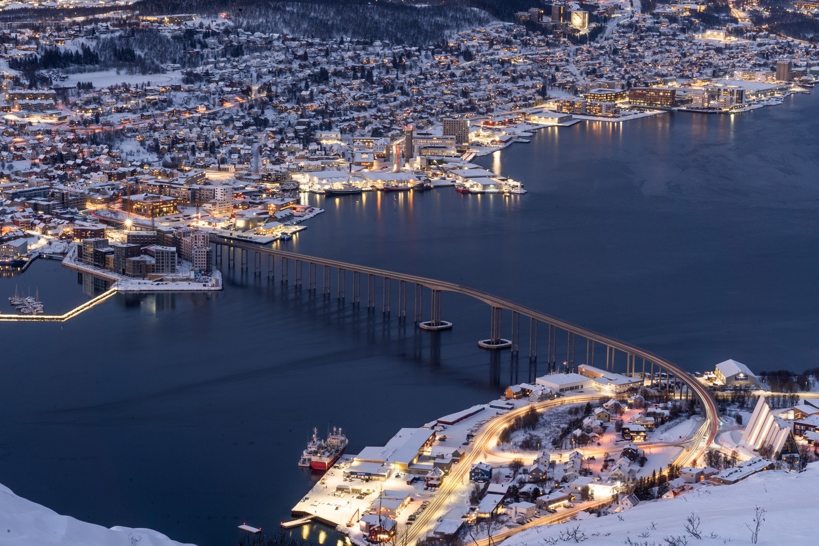 ndommen har kort avstand til både Tromsøbrua og Tromsø sentrum