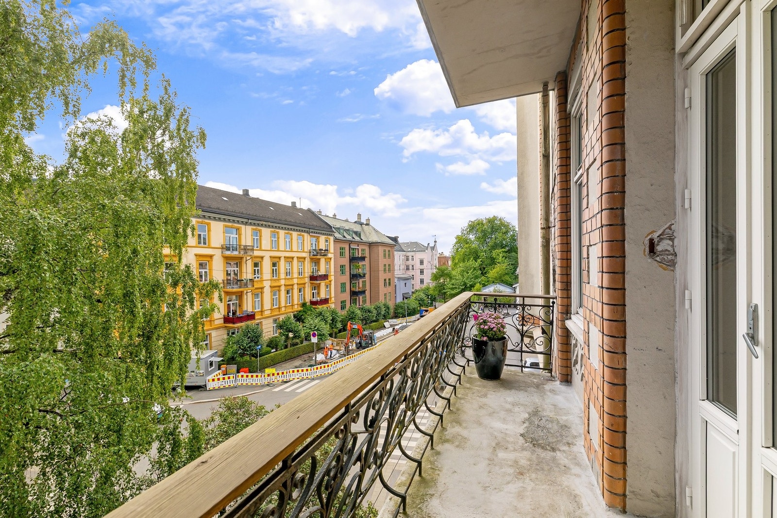 Balkong med hyggelig utsyn. Galleribilde