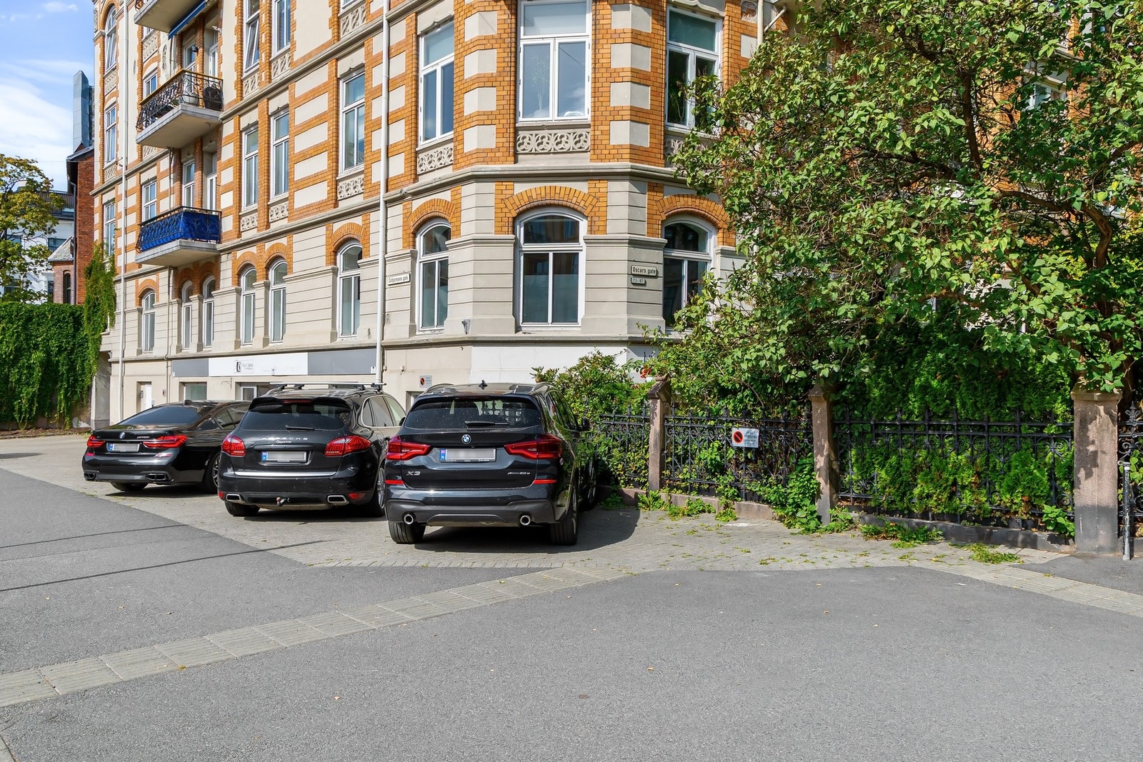 Fast parkeringsplass medfølger. Galleribilde