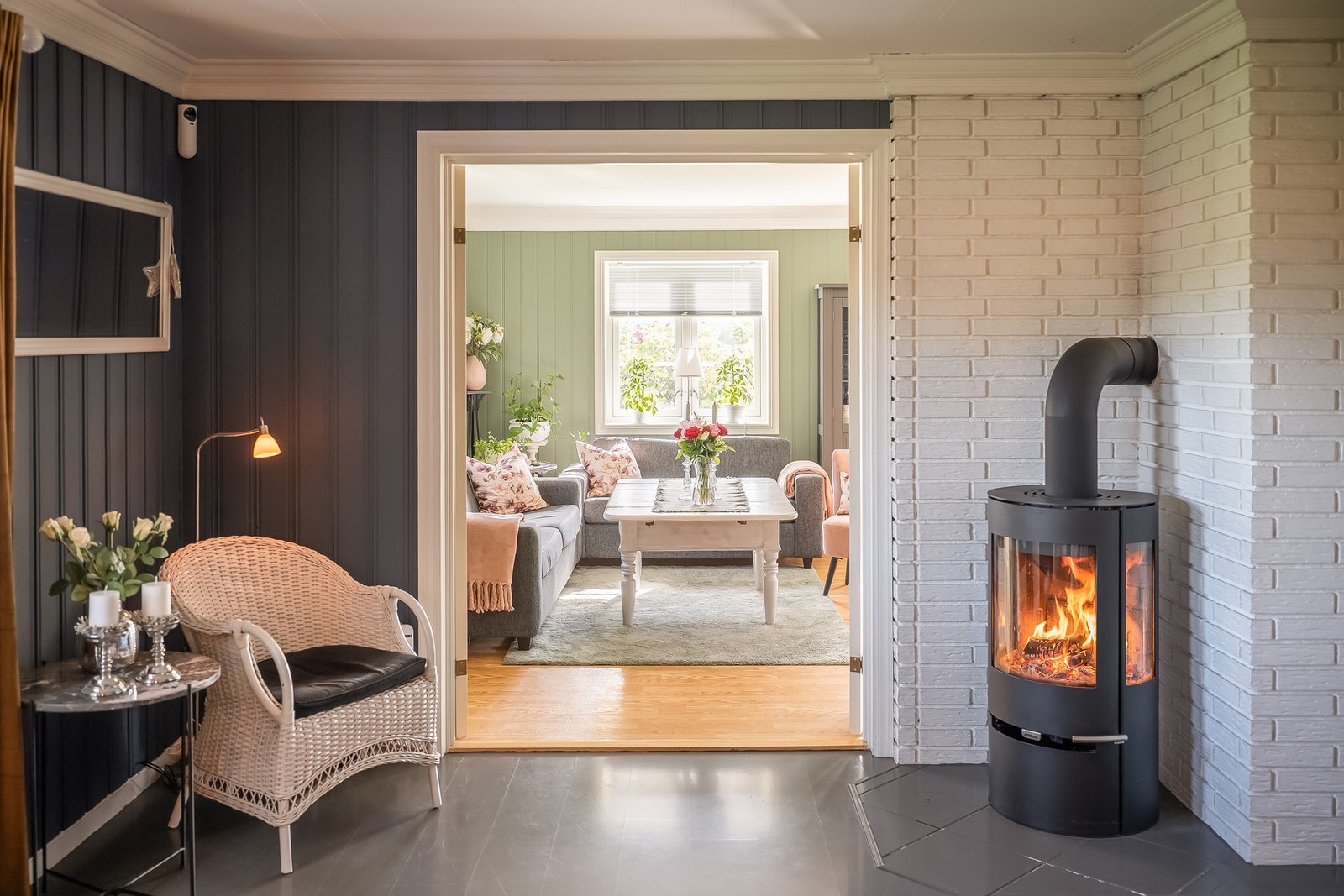 Velkommen inn i en lun og innbydende stue. Galleribilde