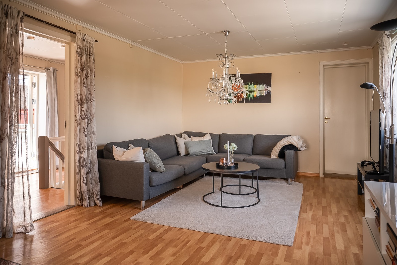 Hovedhuset har en egen utleiedel med månedling inntekt på kr. 12.000,-. Galleribilde