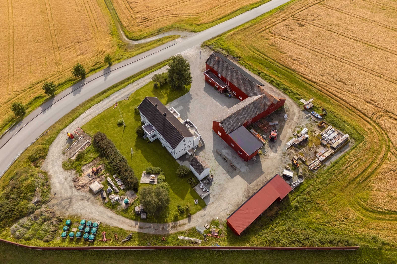 Eiendommen ligger kun et steinkast unna Kvislabakken barnehage og barneskole. Galleribilde