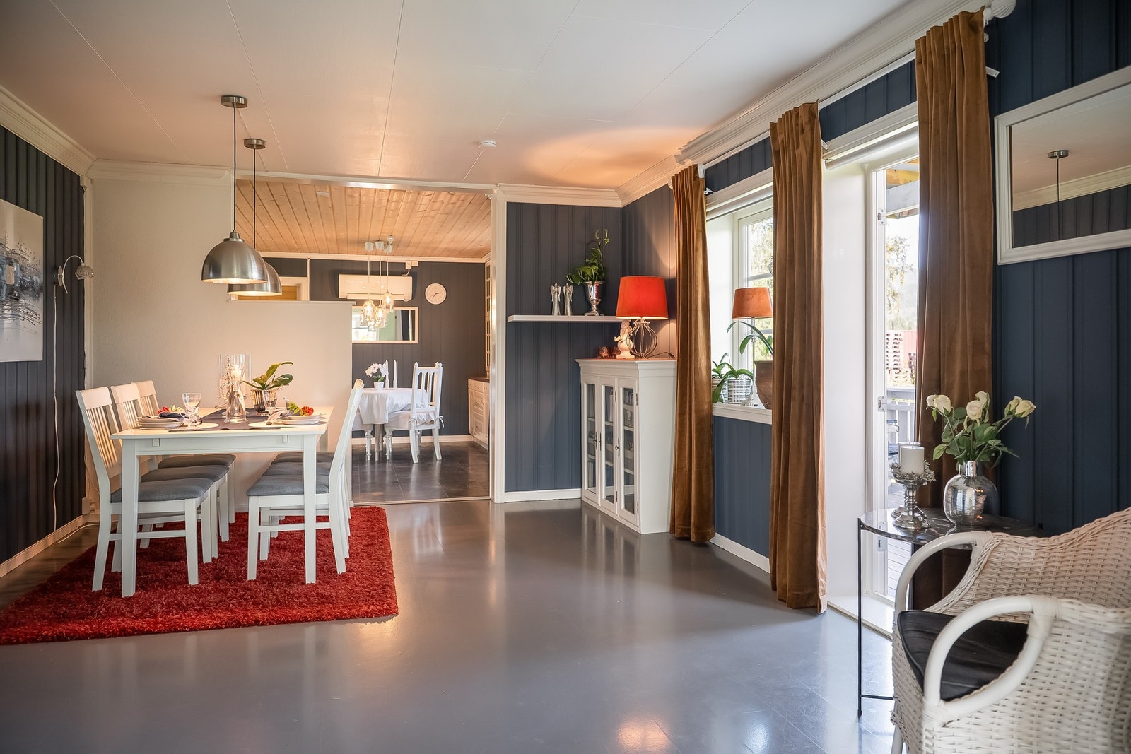 Her er det god plass til å innrede med stort spisebord som rommer hele familien. Galleribilde
