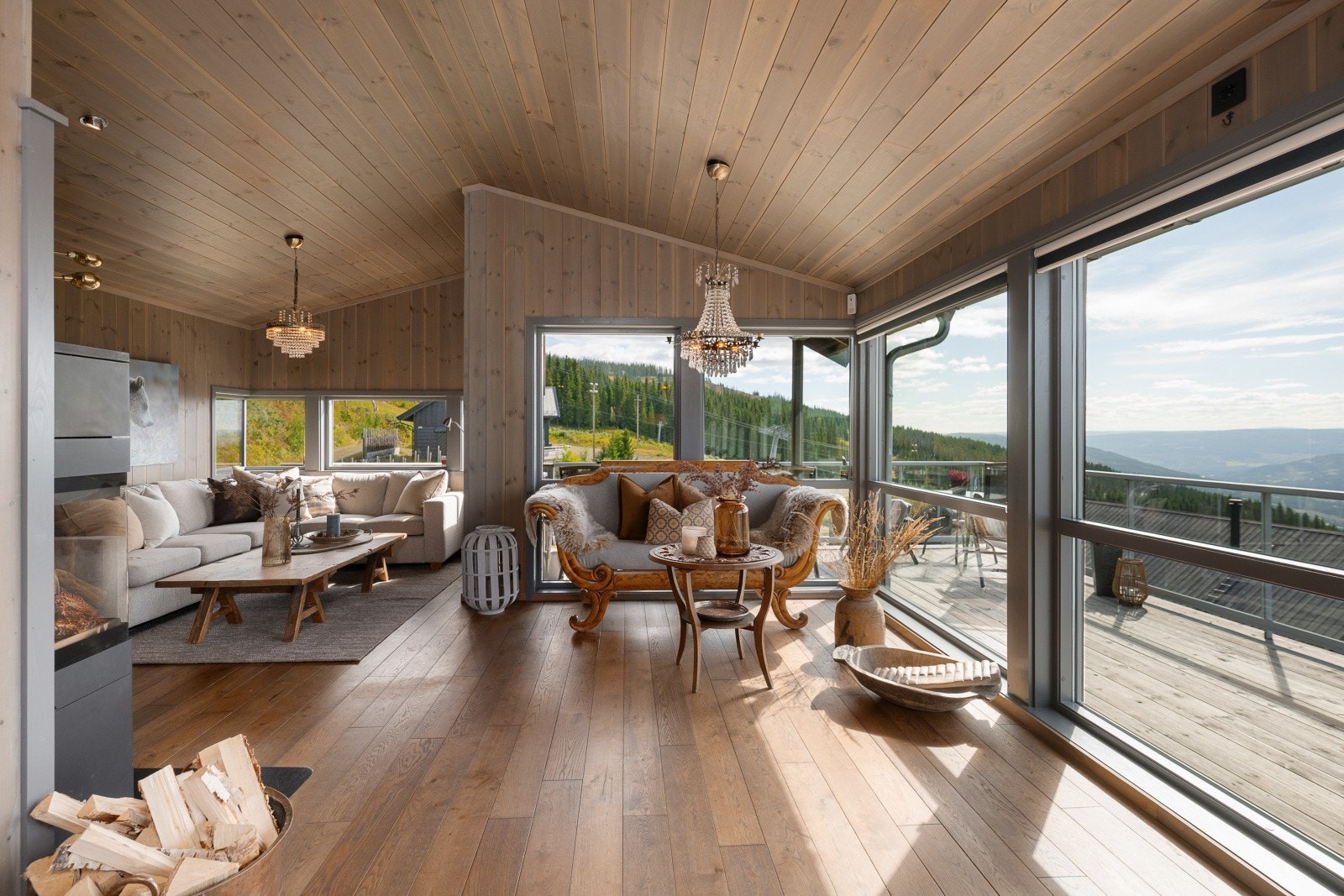 Fra stuen er det direkte utgang til en 32 m² stor, vestvendt veranda. Galleribilde