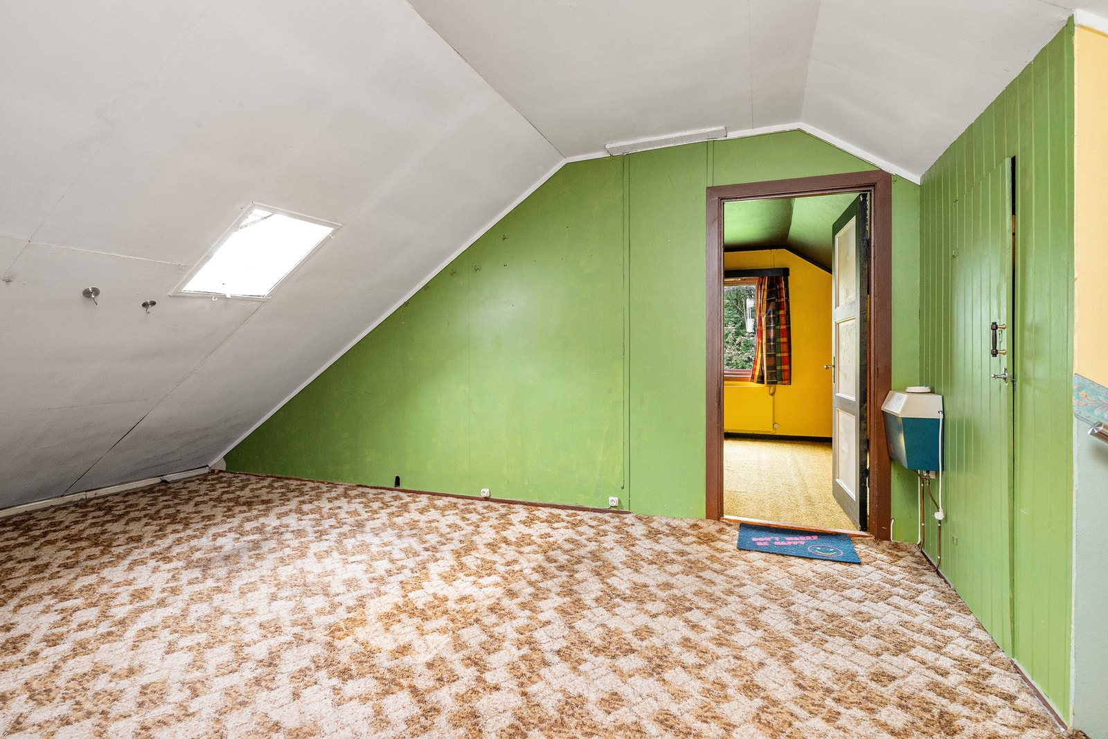 Rom benyttet som loftsstue (opprinnelig godkjent som tørkeloft). Galleribilde