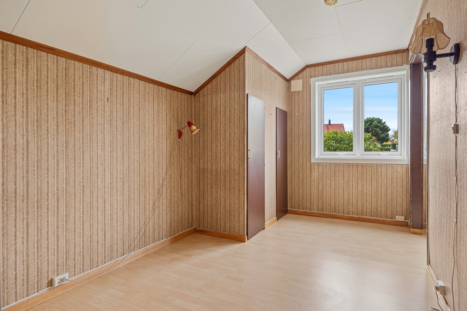 Opp i 2. etasje er det tre soverom og gangareal med plass til garderobe. De tre soverommene er på hhv. 9,2, 10,2 og 11,5 m². Galleribilde