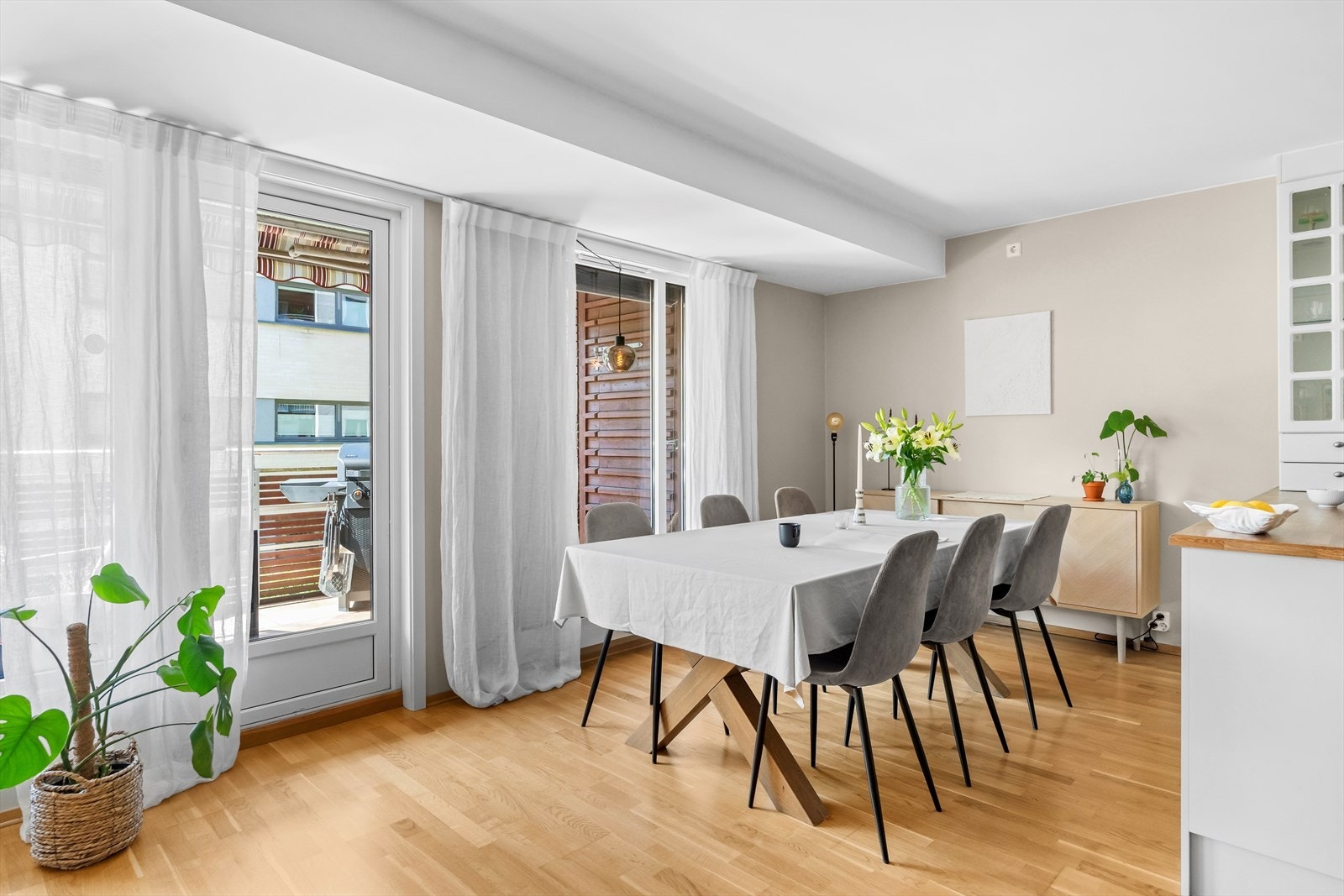 Fra stuen er det i tillegg utgang til en herlig vestvendt balkong på hele 14 m². Galleribilde