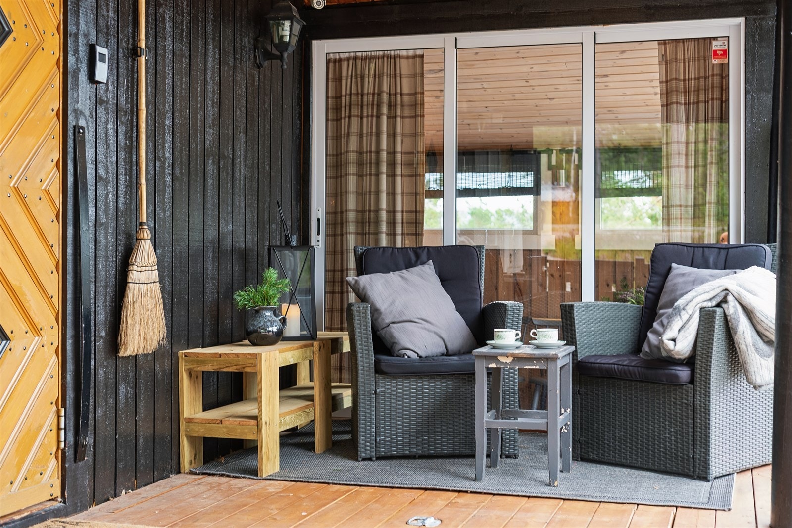 En lun og overbygget del av terrassen, perfekt for kveldskos. Galleribilde
