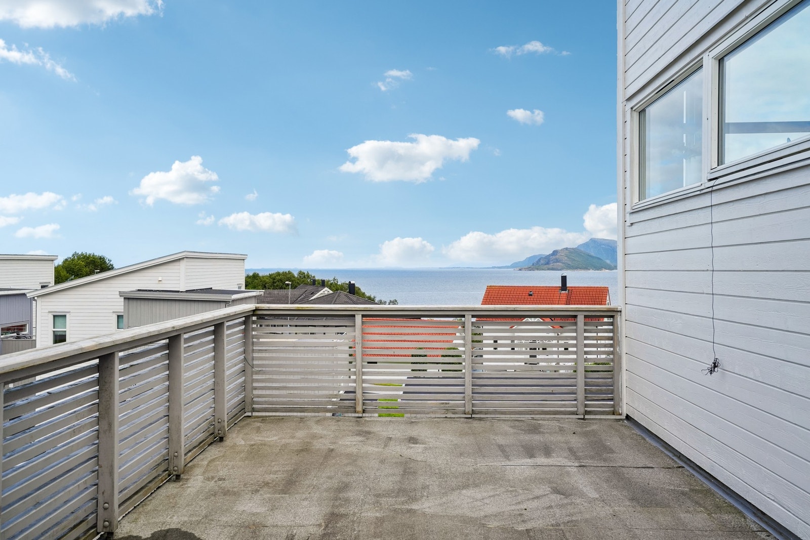 Veranda med vakker utsikt... Denne har et areal på ca. 39 kvm. Galleribilde