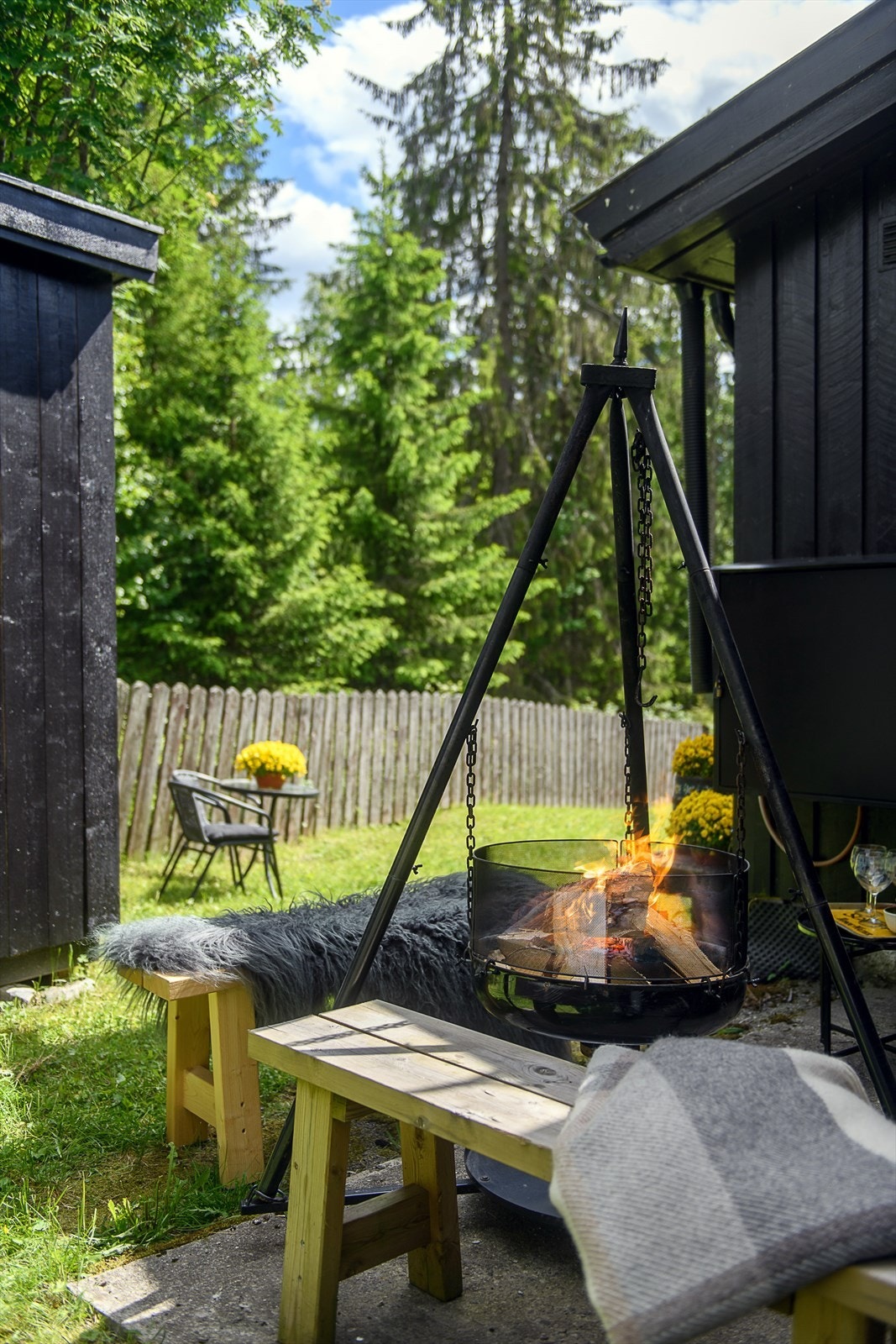 Bålpanne for hyggelige kvelder utendørs. Galleribilde