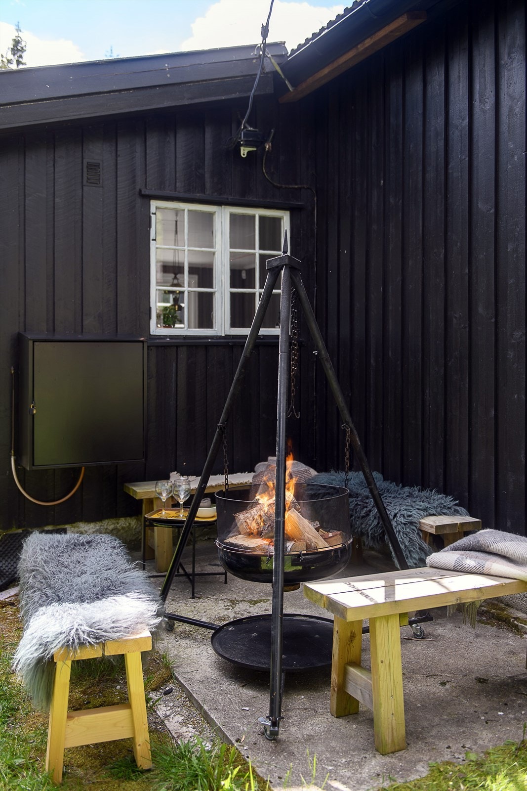 Flere lune og usjenerte uteplasser på den 596 m² store eide tomten. Galleribilde