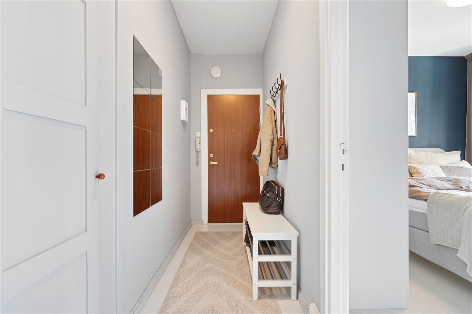 Entréen byr på rikelig med oppbevaringsmuligheter. Galleribilde