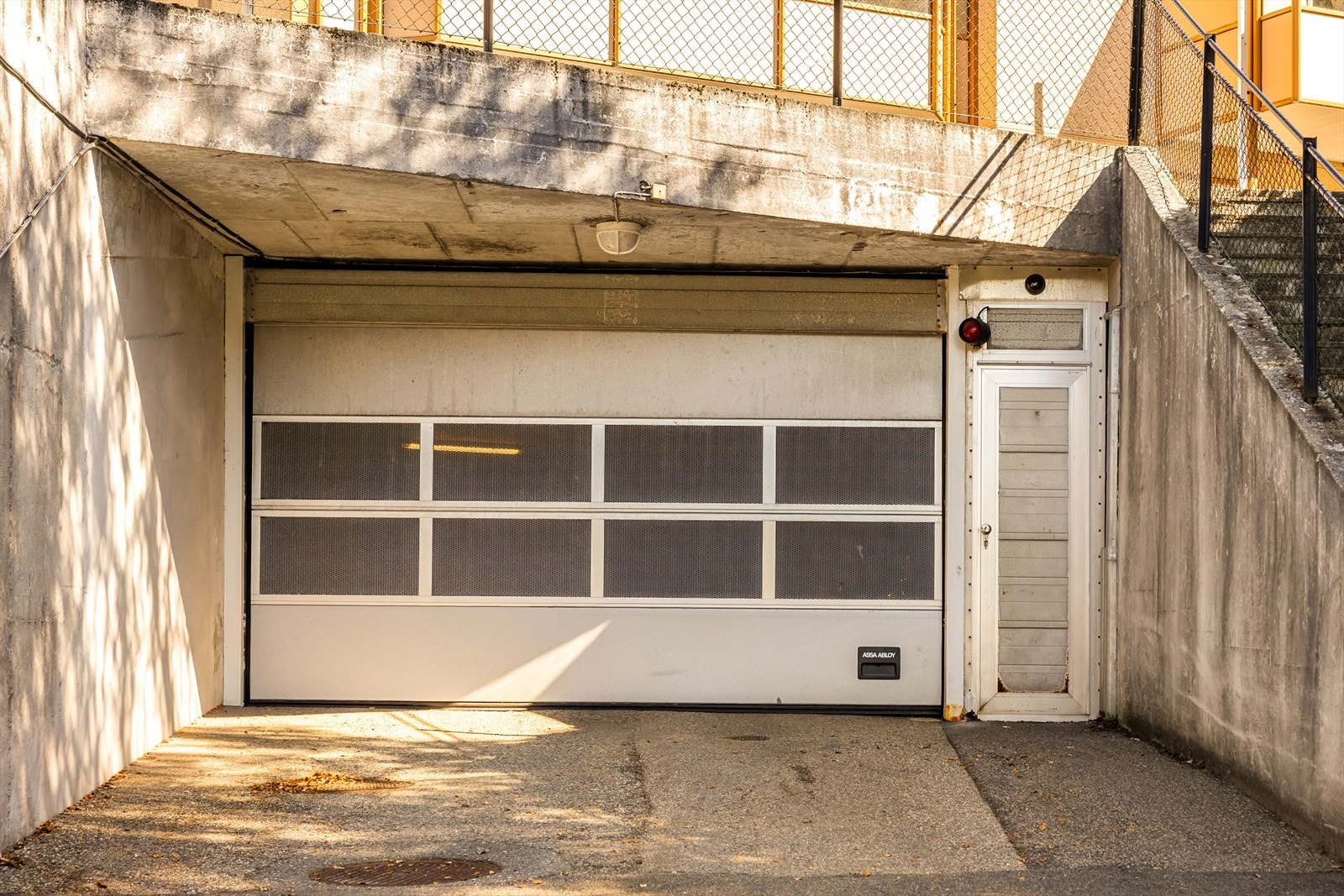 - Parkering følger med leiligheten i felles garasjeanlegg, markert med nr. 54 - Galleribilde