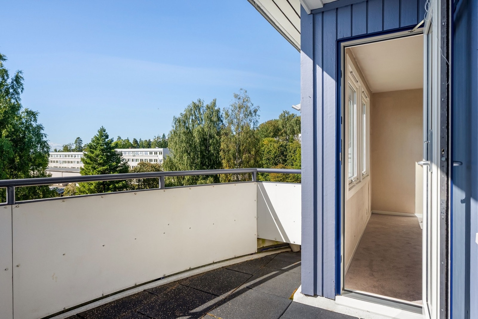 Balkongen er oppmålt til 7 kvm Galleribilde