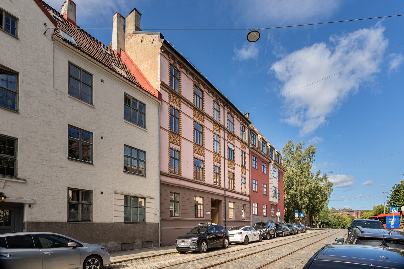 Leiligheten som er topp- og endeleilighet ligger svært attraktiv til på Torshov med alt du kan behøve i umiddelbar nærhet. Galleribilde