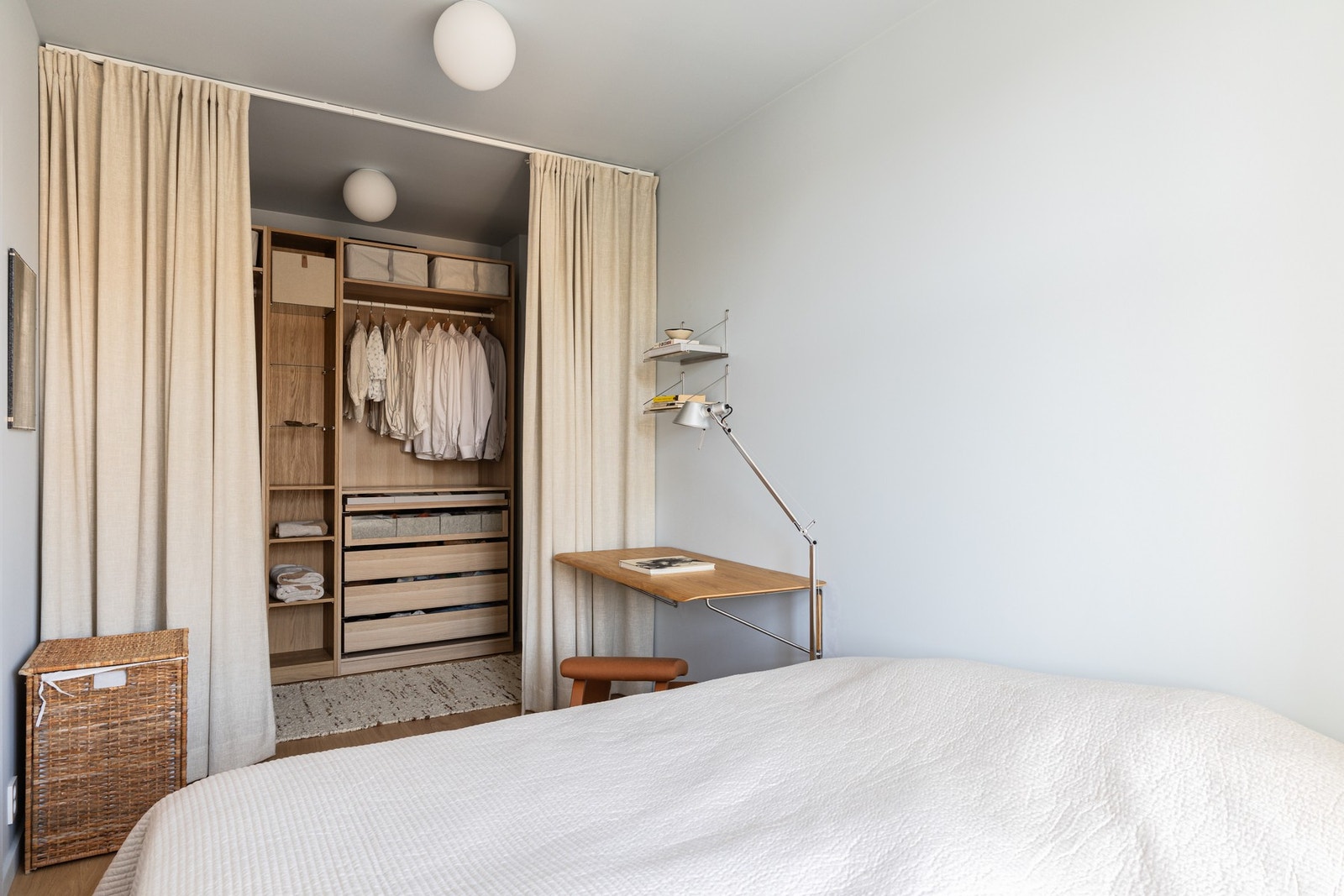 Her får du også en adskilt garderobe / walk in closet. Galleribilde