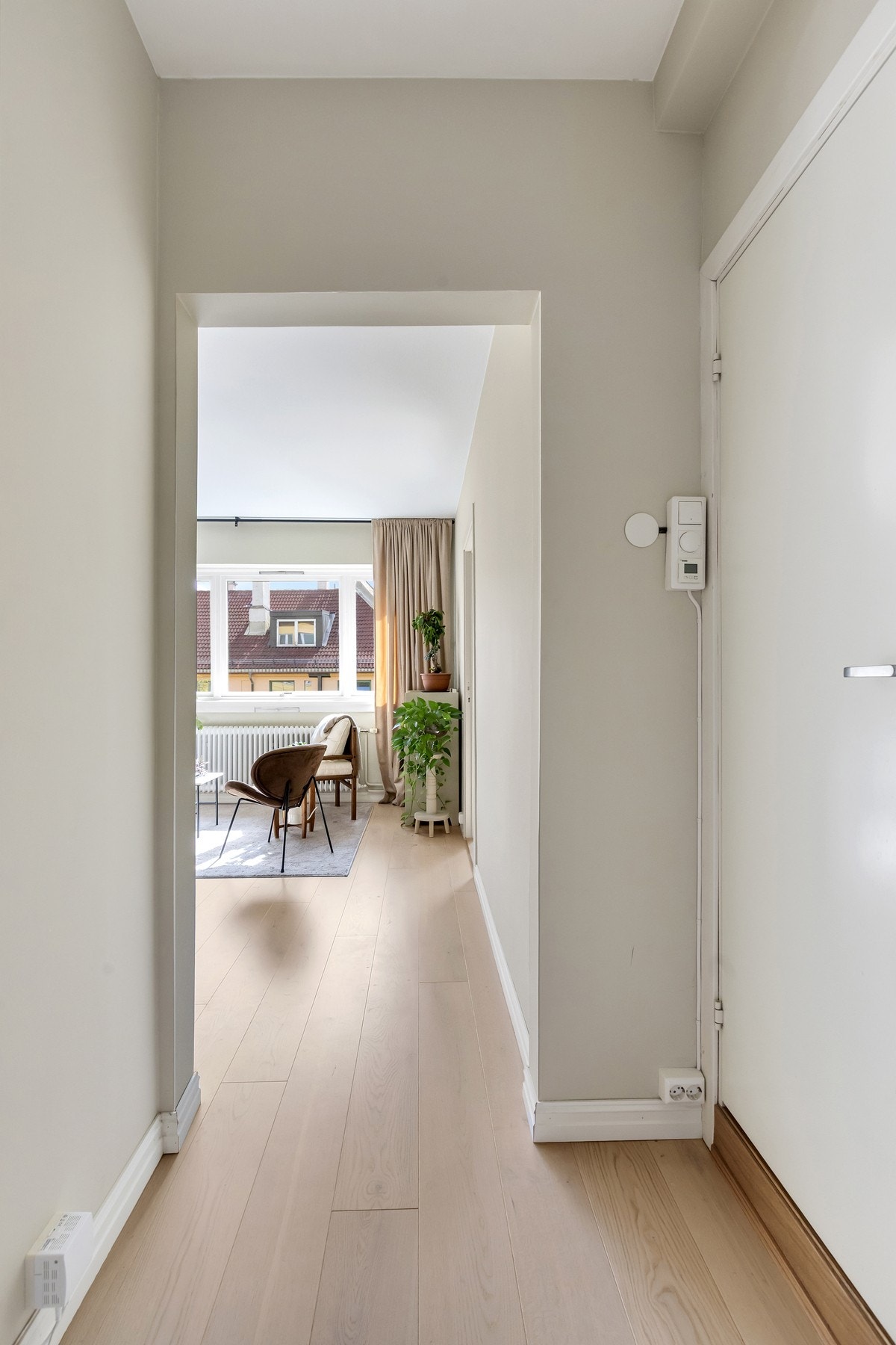 Åpen og lys entré som gir et flott førsteinntrykk. Galleribilde