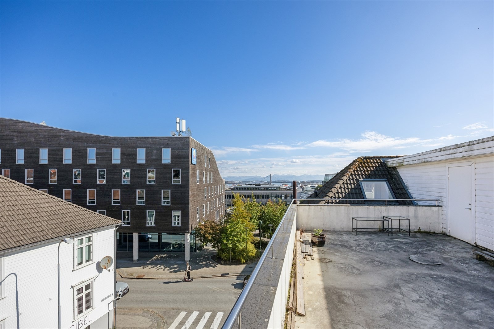 Sameiet disponerer en felles takterrasse med flott utsikt utover byen. Galleribilde