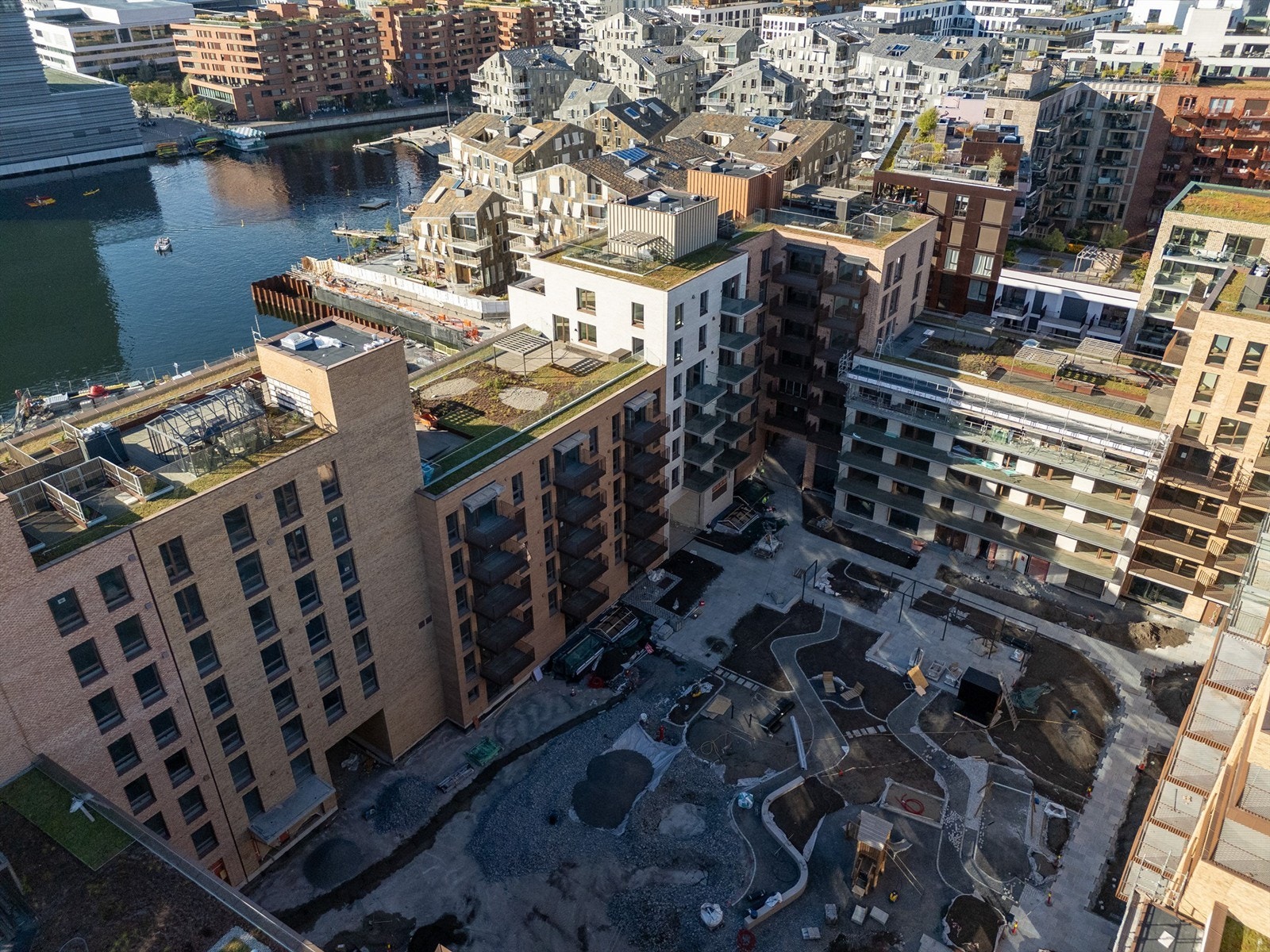 Mariakvartalets beliggenhet er perfekt for deg som ønsker å bo urbant, men samtidig tilbaketrukket i Bjørvika. Galleribilde