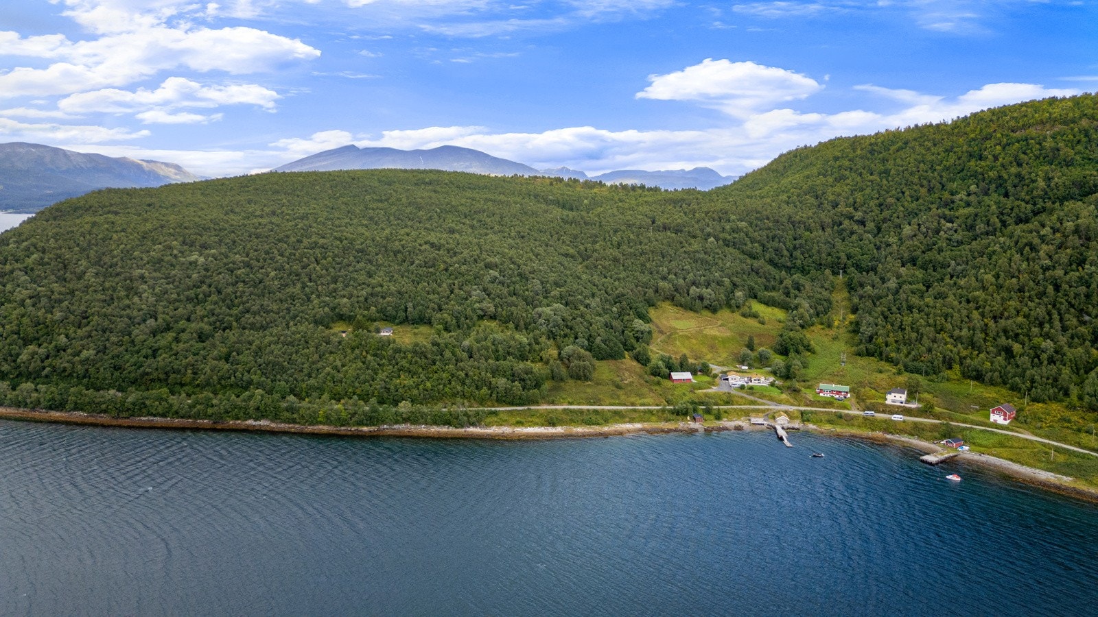 Her kan dagene nytes i rolige omgivelser, med naturen tett på og kort vei til attraktive friluftsområder og den lukrative Målselva.