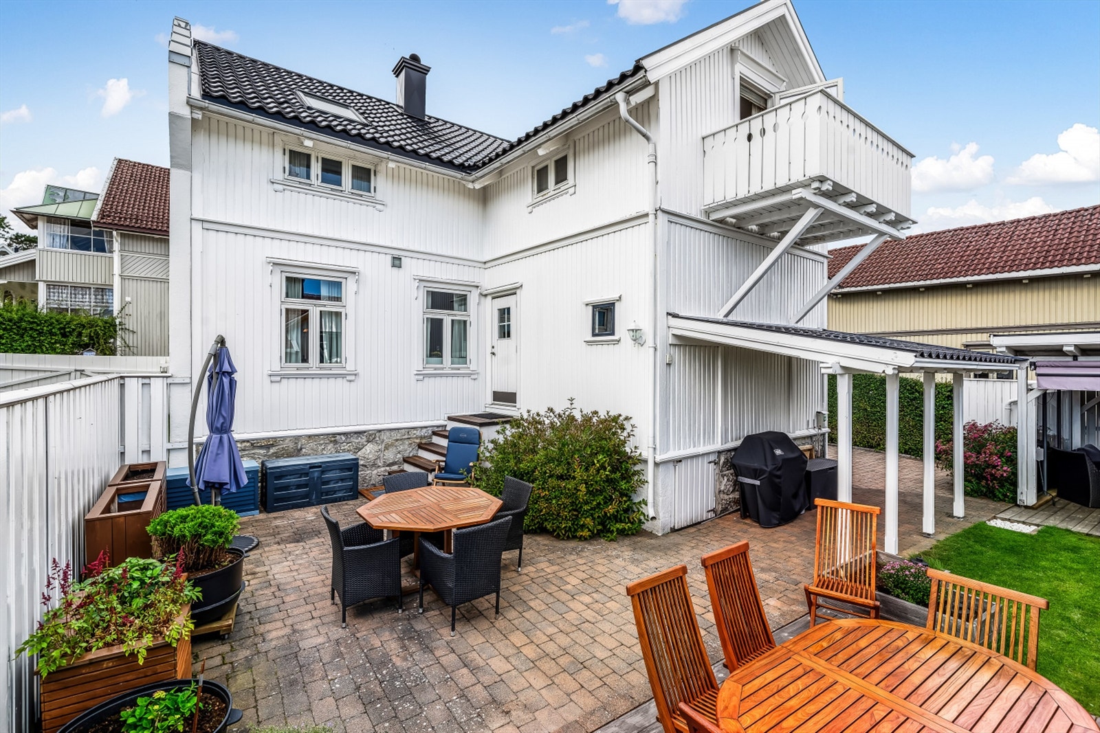 Bakhagen er usjenert og har flere områder hvor du kan samle familie og venner til en sammenkomst. Galleribilde