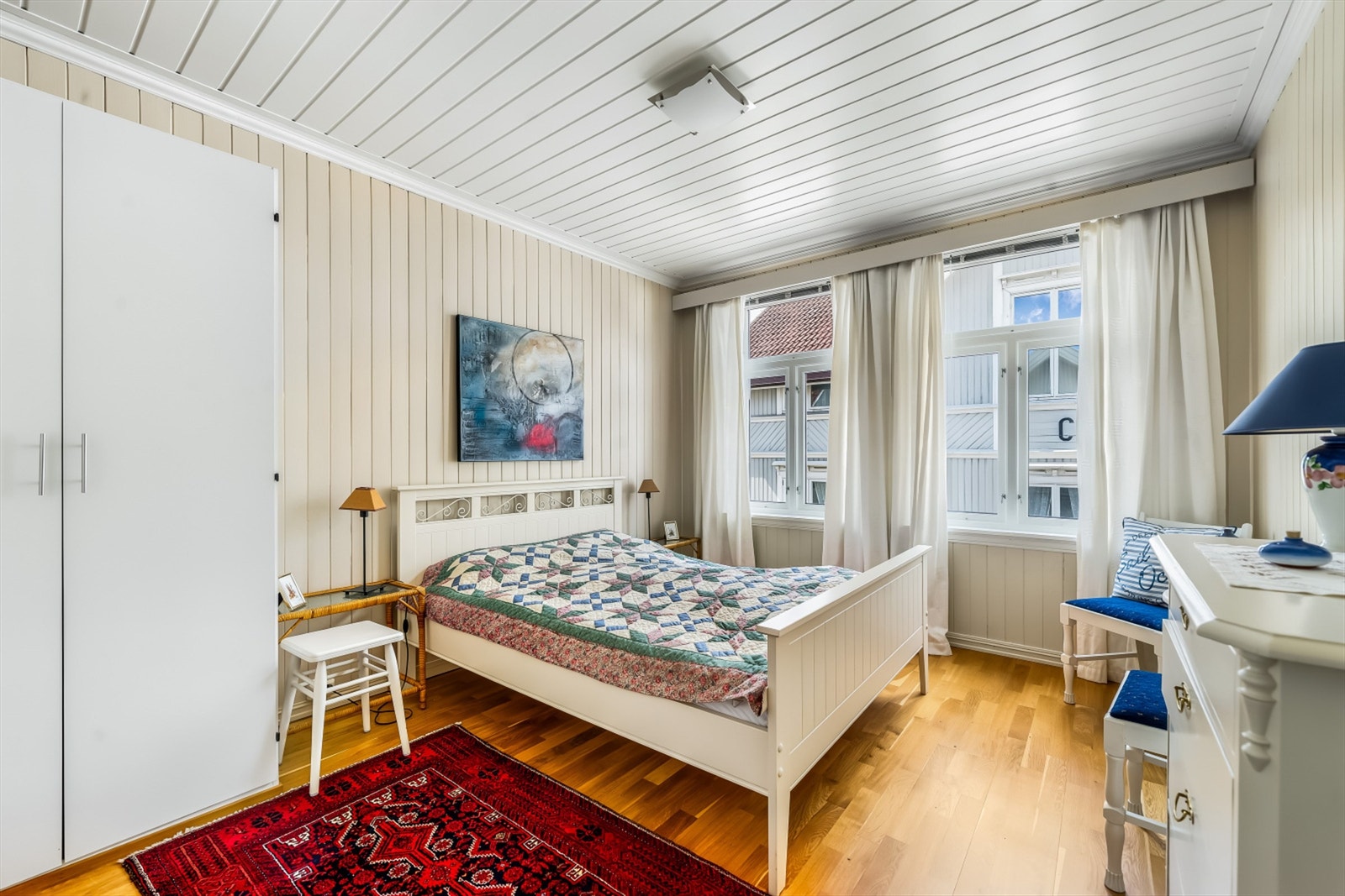 Etasjen har fire soverom med gode størrelser. Galleribilde