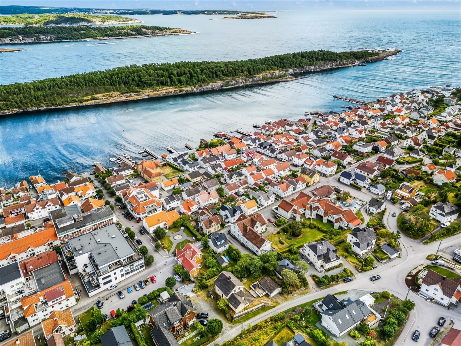 Her er det korte båtturer til populære sommersteder som Stråholmen, Kragerø, Brevik og Helgeroa. Galleribilde