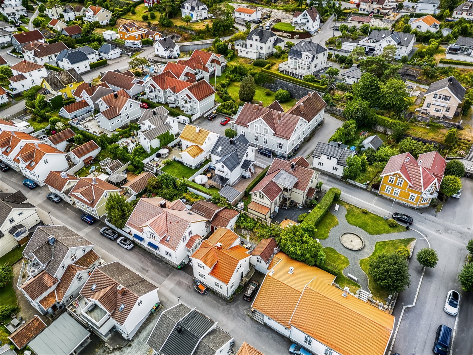 Sommerbyen Langesund yrer av liv om sommeren. Galleribilde