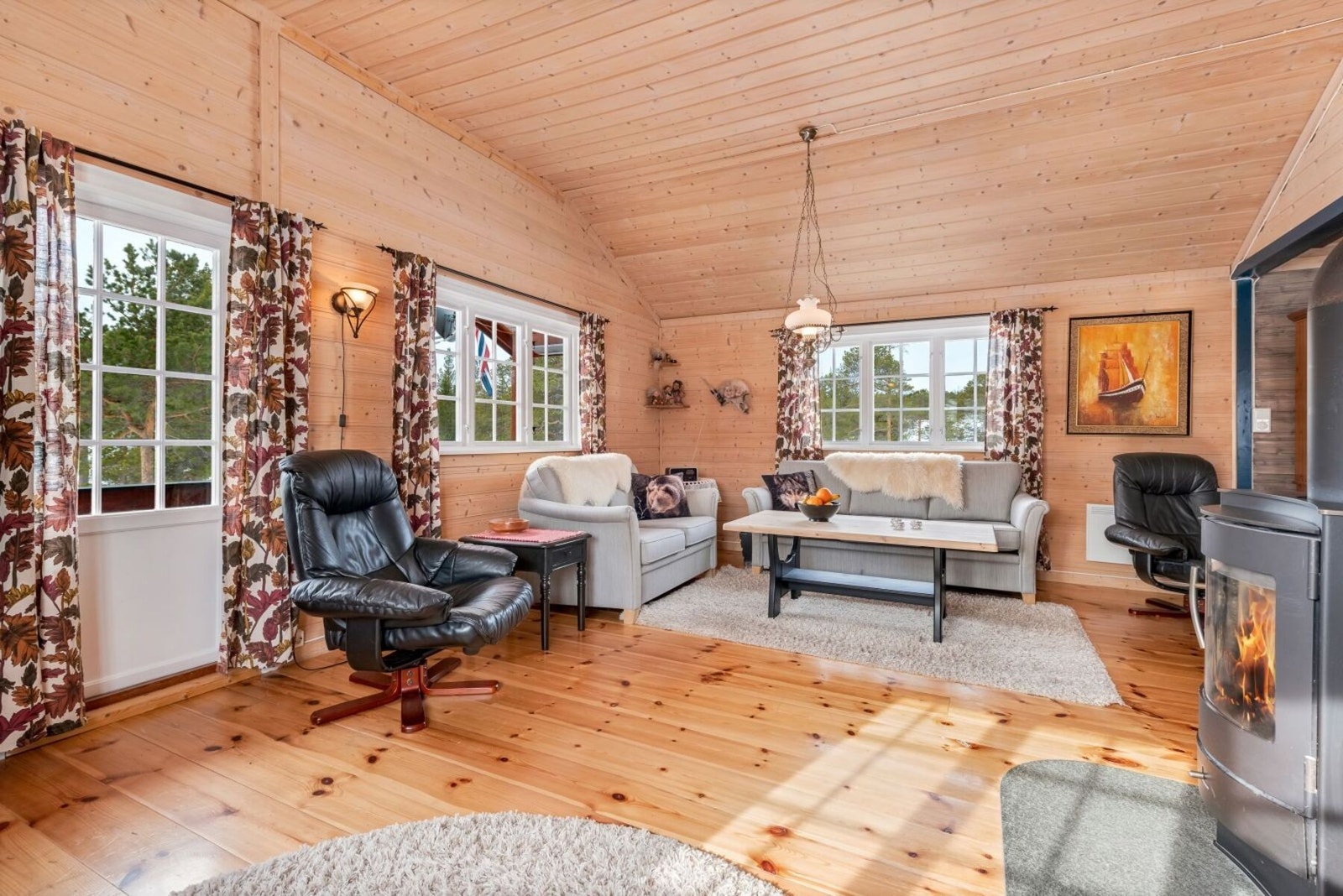 Utgang til veranda fra stuen. Galleribilde