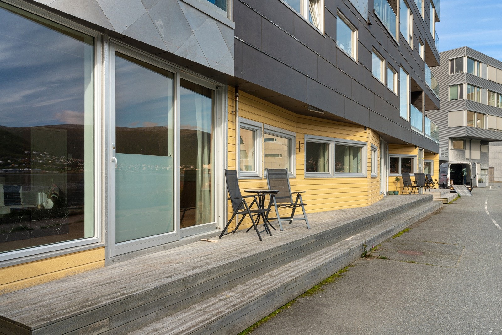 Her får du et hjem med rom for både rolige hverdager og hyggelige stunder med familie og venner.
