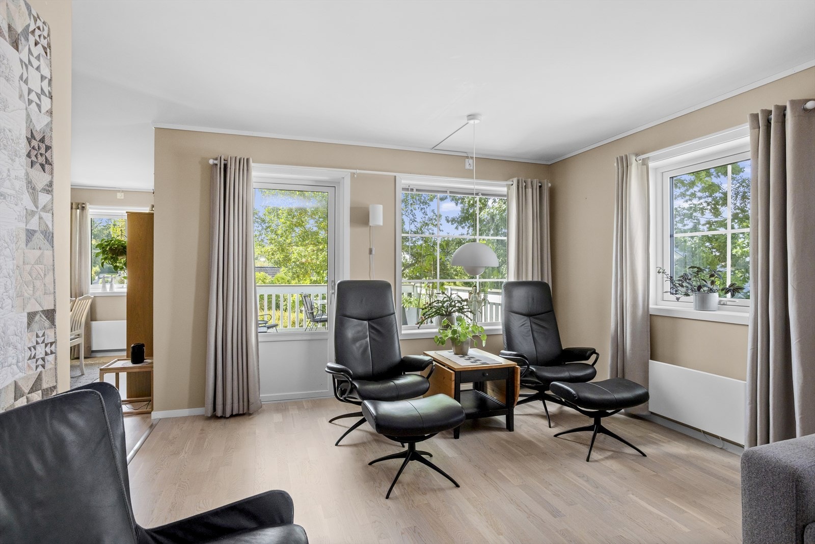 Utgang til verandaen. Galleribilde