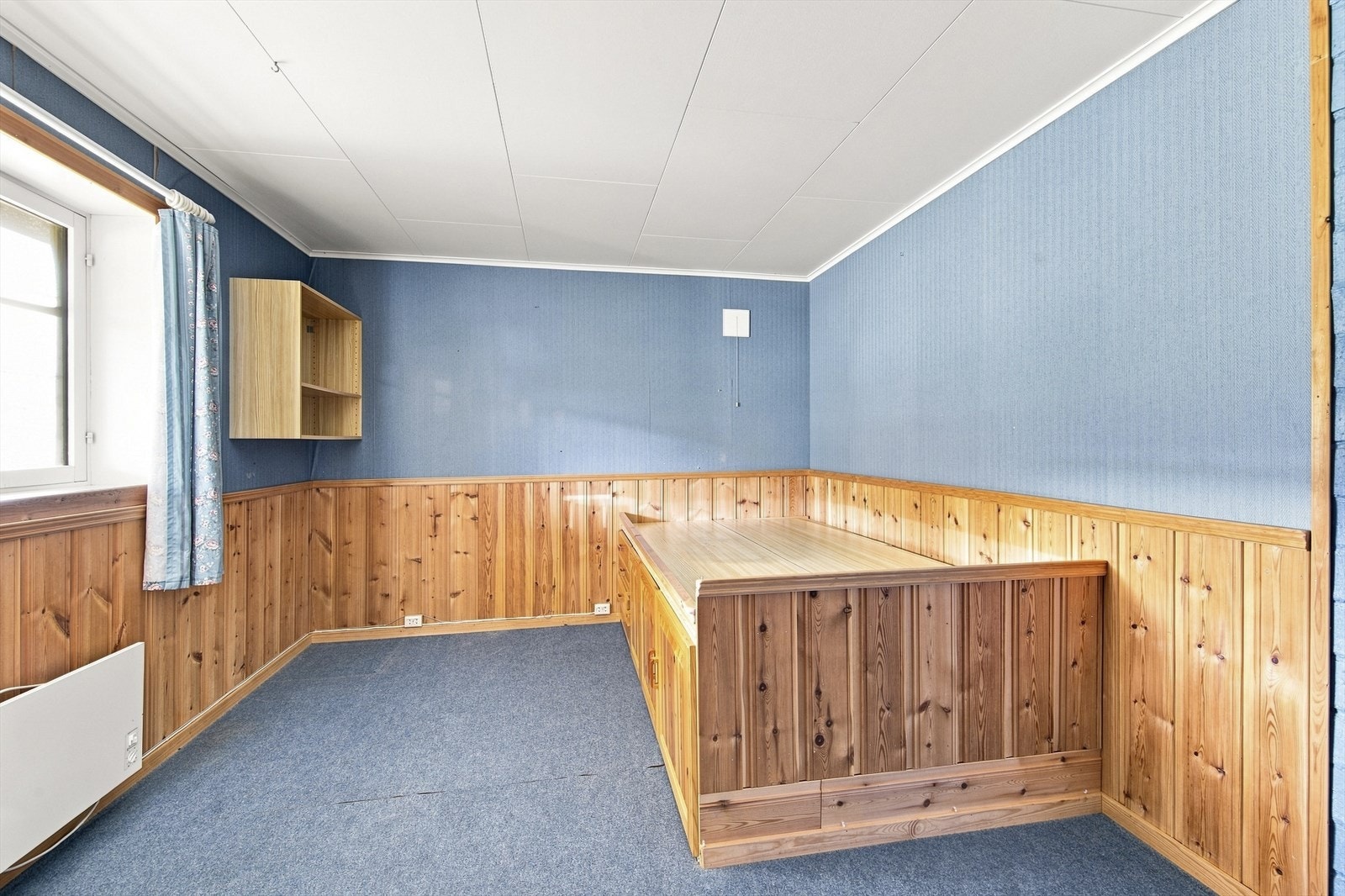 Boligens hovedplan inneholder tre soverom. Galleribilde