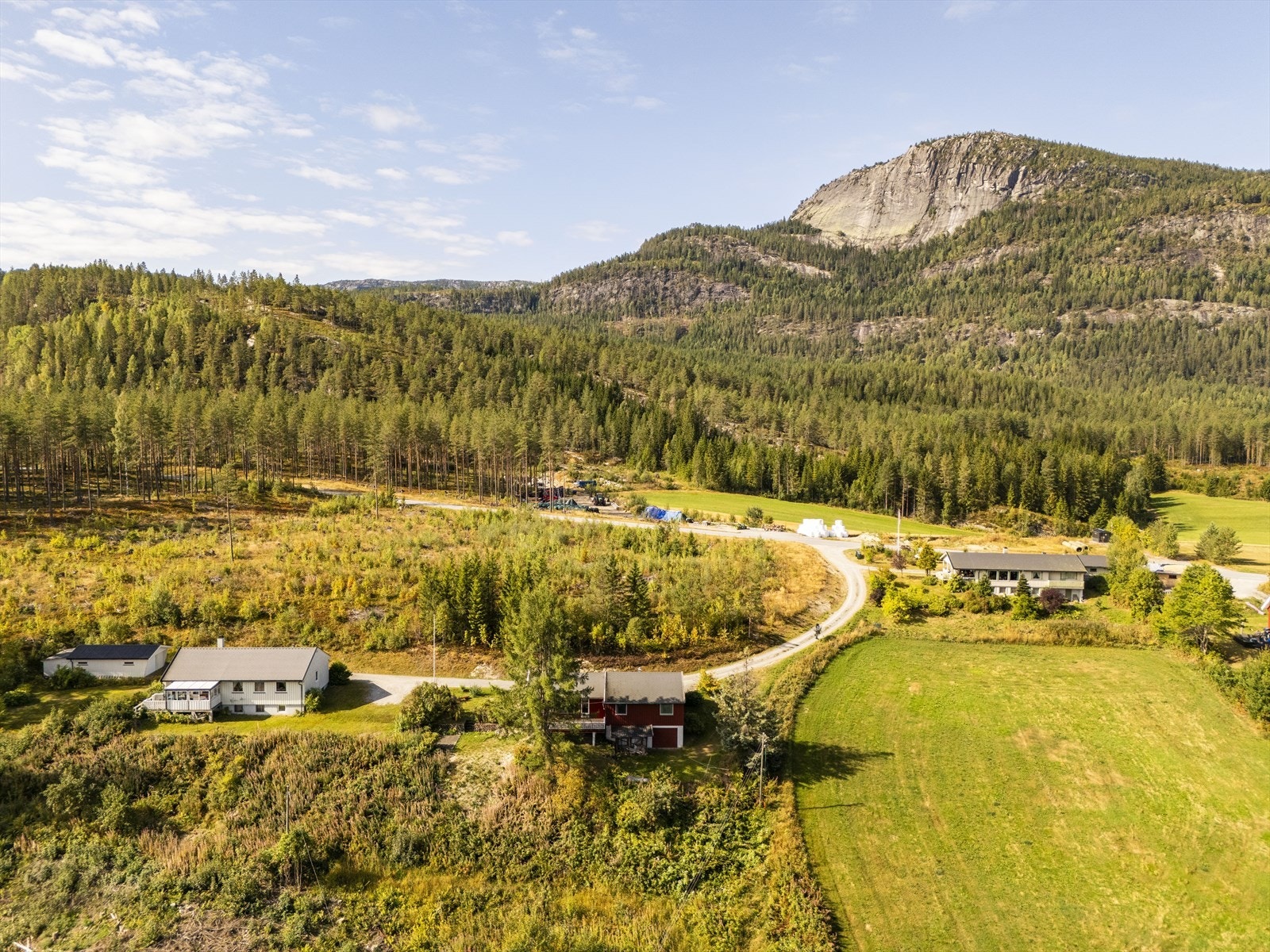 Kort vei til turmuligheter i skog og mark. Galleribilde