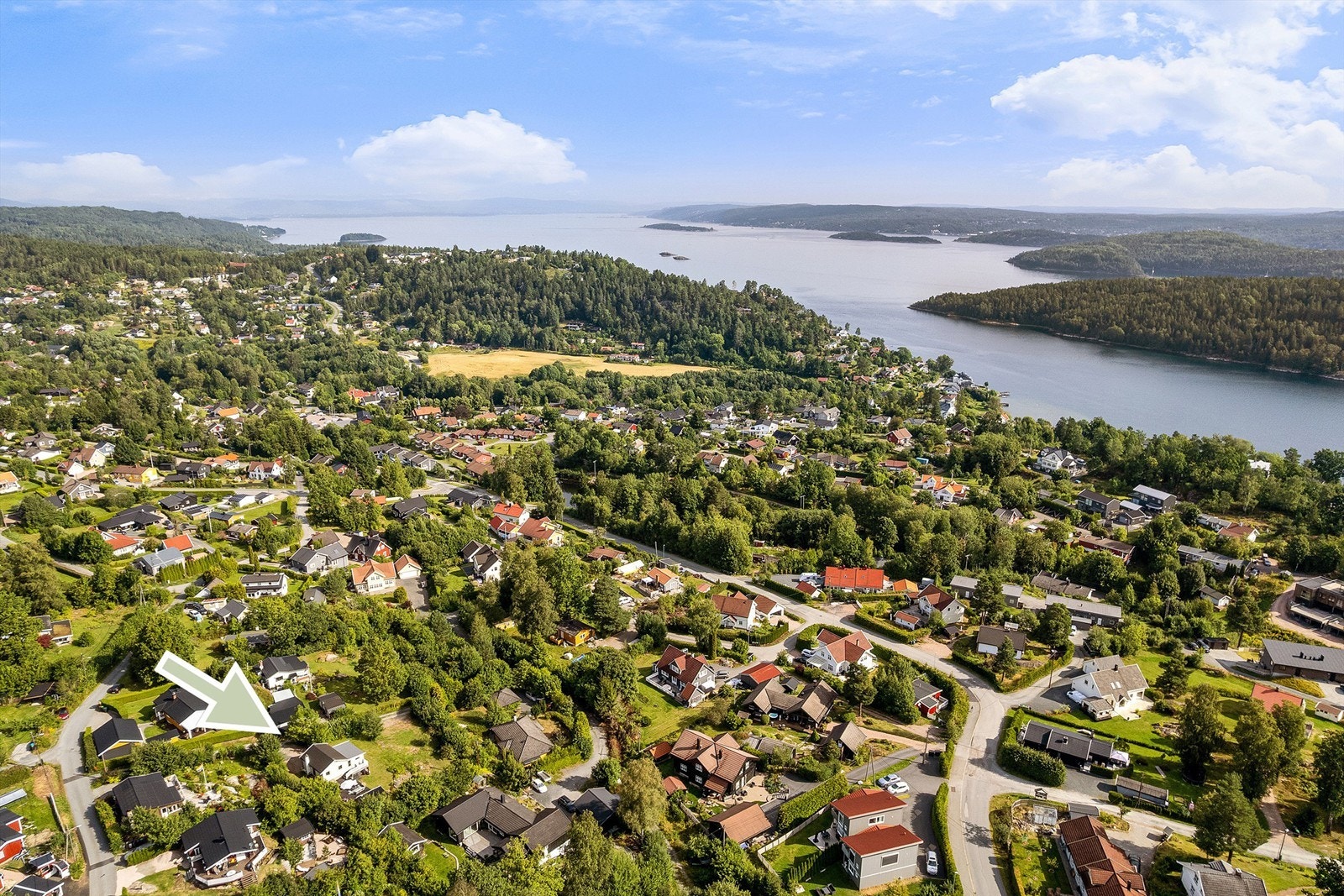 Beliggenhet med kort vei til Oslofjorden og flotte badeplasser. Galleribilde