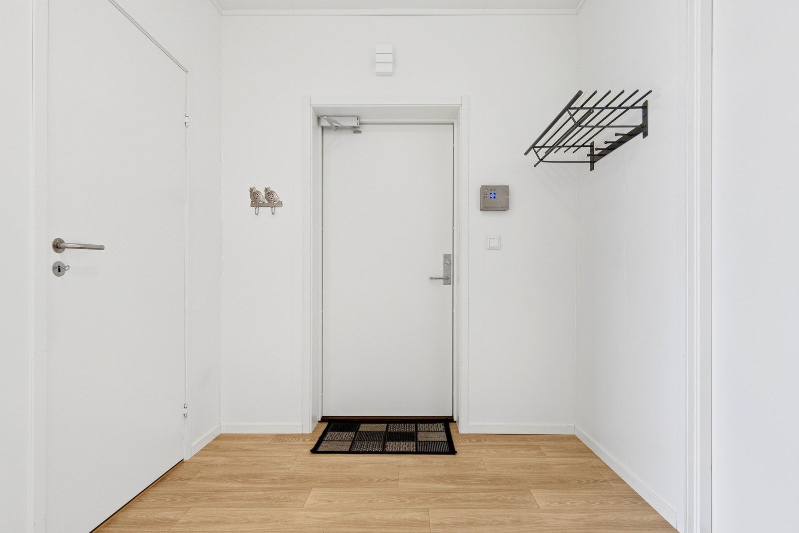 Entré med plass til å henge fra seg yttertøy. Galleribilde