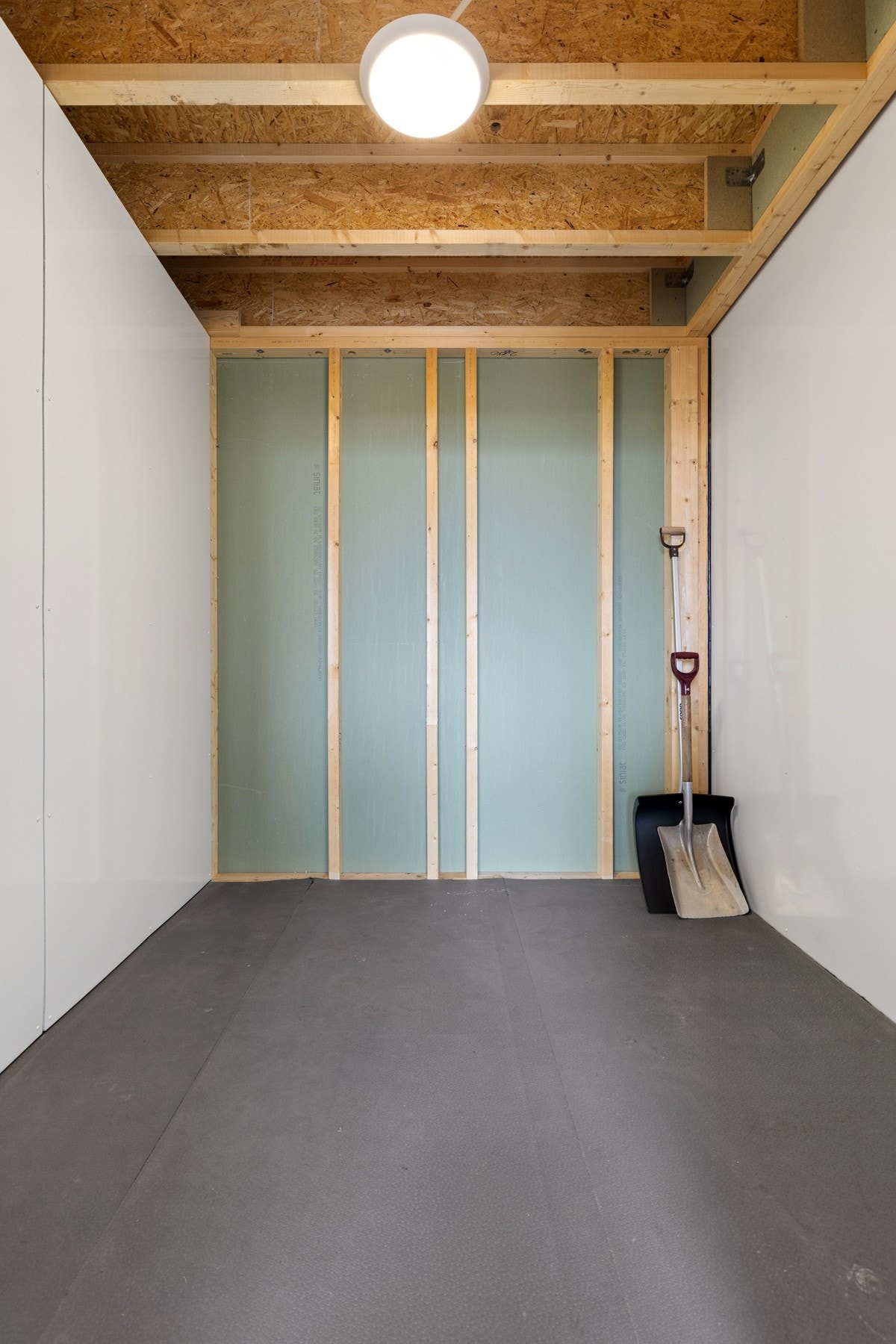 Innvendig bod gir god og praktisk lagringsplass. Galleribilde