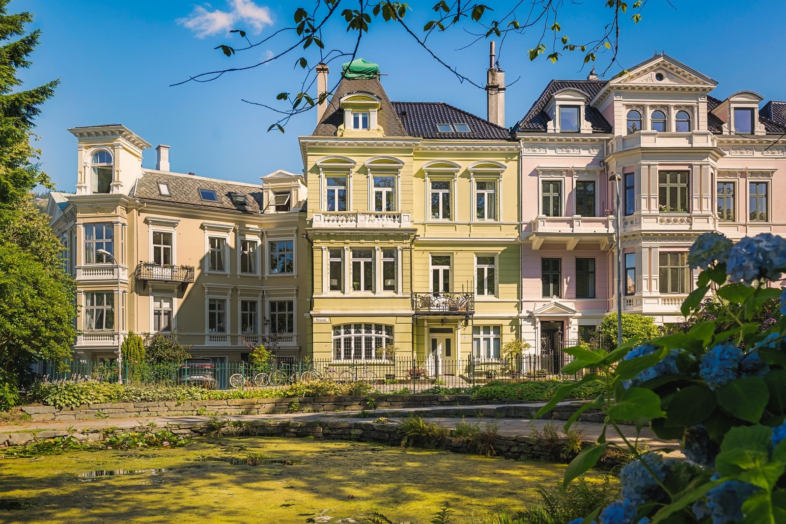 EIE eiendomsmegling v/ Simon Aasen har gleden av å presentere Parkveien 24! (Foto: Alexander Vie) Galleribilde
