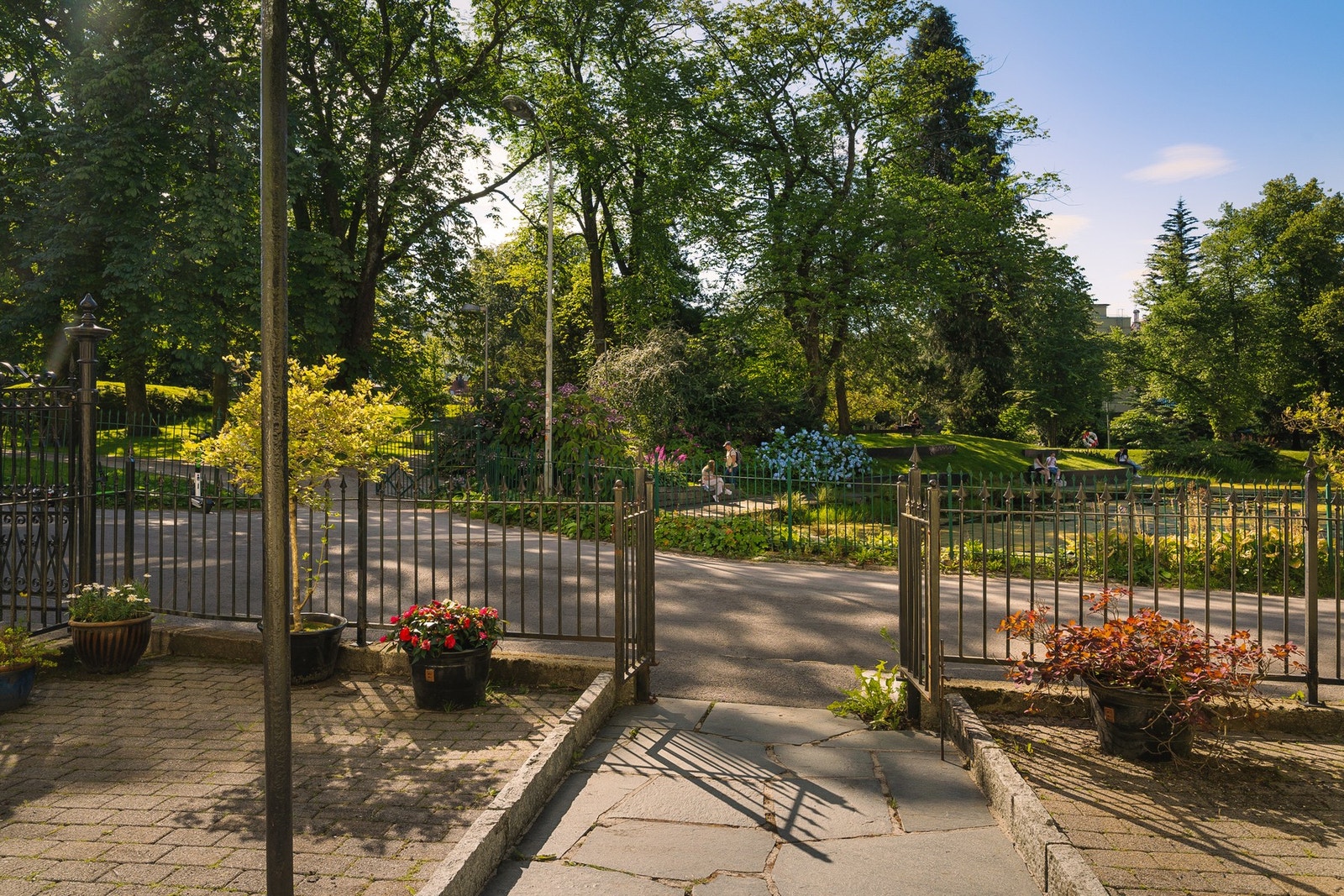 Sameiet har en privat forhage hvor det er godt med plass til å oppholde seg. Galleribilde