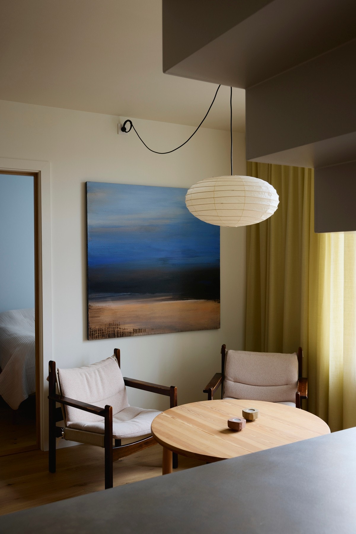 Hele 1. plan ble avrettet og det er lagt gulvvarme i hele etasjen. Lekker parkett fra Parkettstudio. Galleribilde