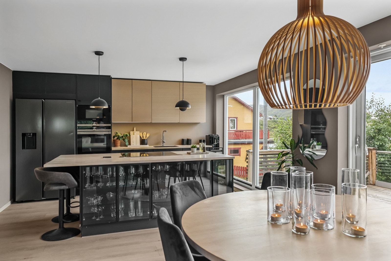 God plass til spisebord i tilknytning til kjøkkenet. Galleribilde