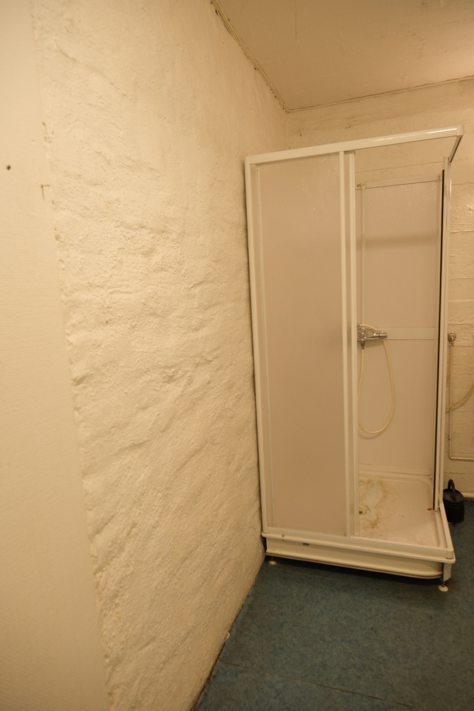 Fellesdusj i underetasje Galleribilde