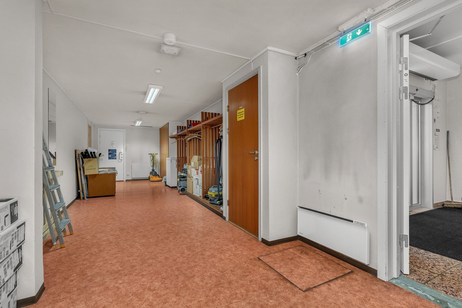 1etg - Kantinegang Galleribilde