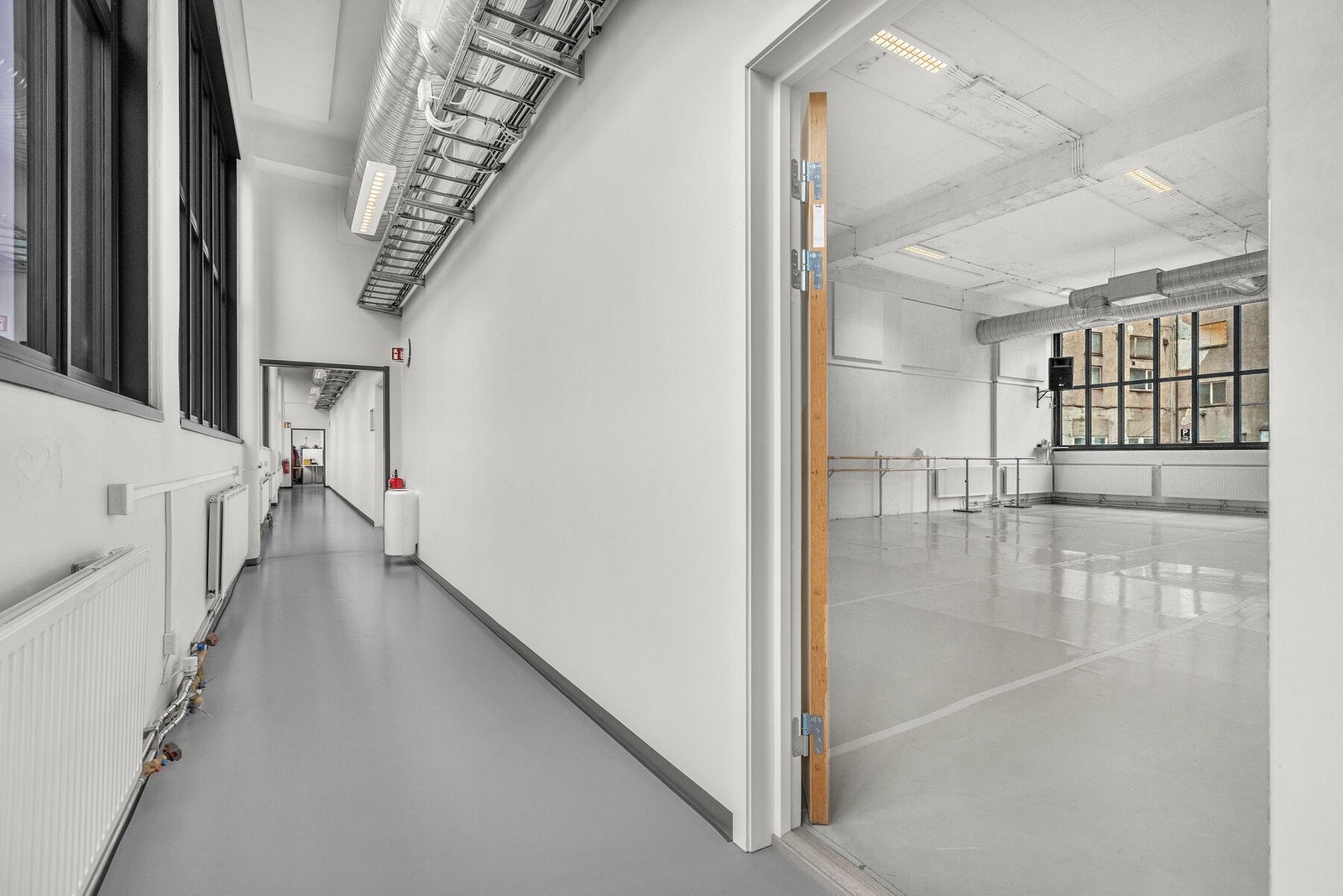 Kinobakken 1A - 1etg - Dansesalgang Galleribilde