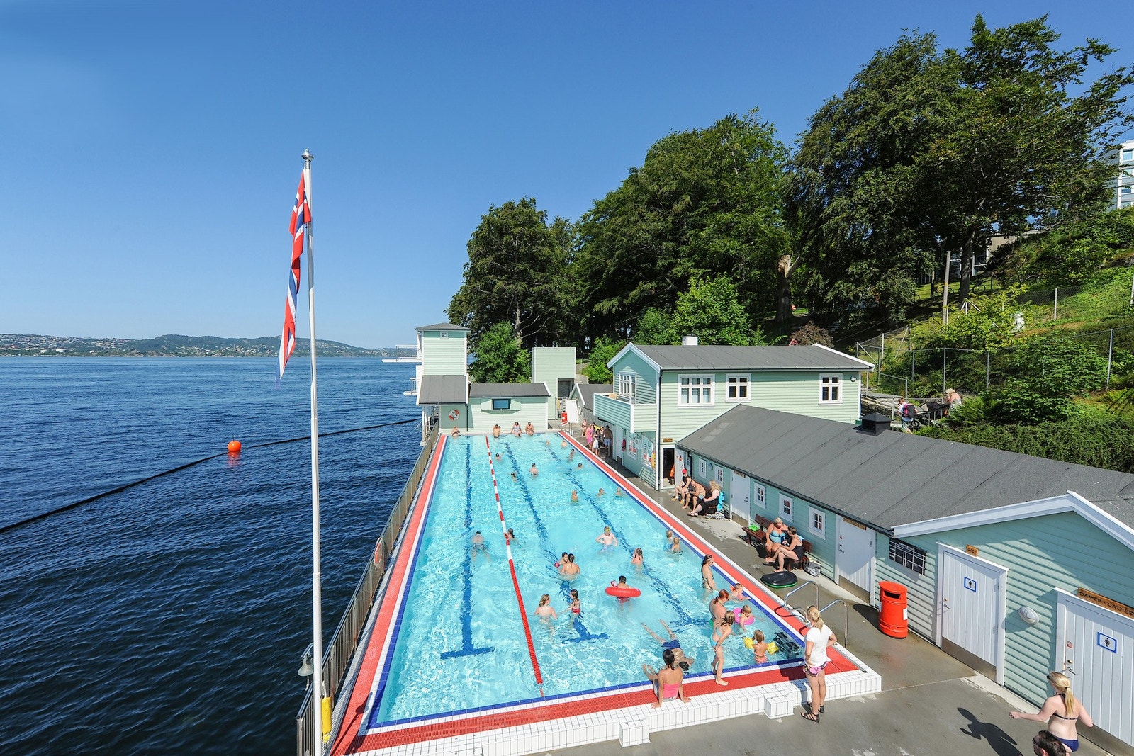 Det er kort avstand til Nordnes Sjøbad og Nordnesparken fra C. Sundts gate. Galleribilde
